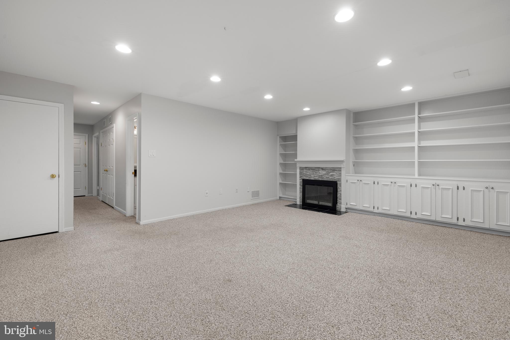 INVERNESS KNOLLS - Residential Lease