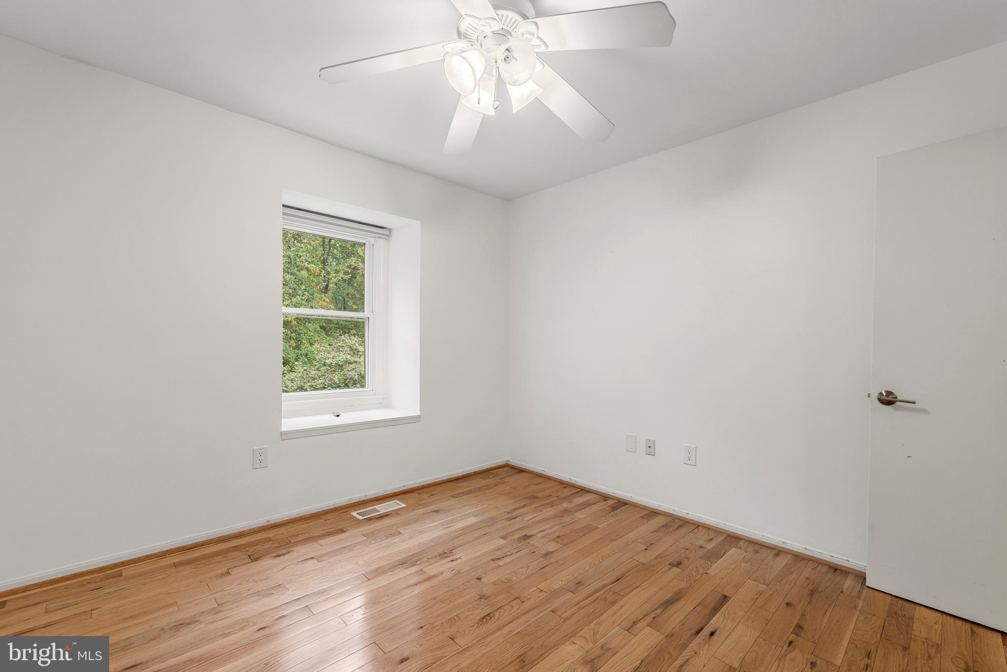 INVERNESS KNOLLS - Residential Lease