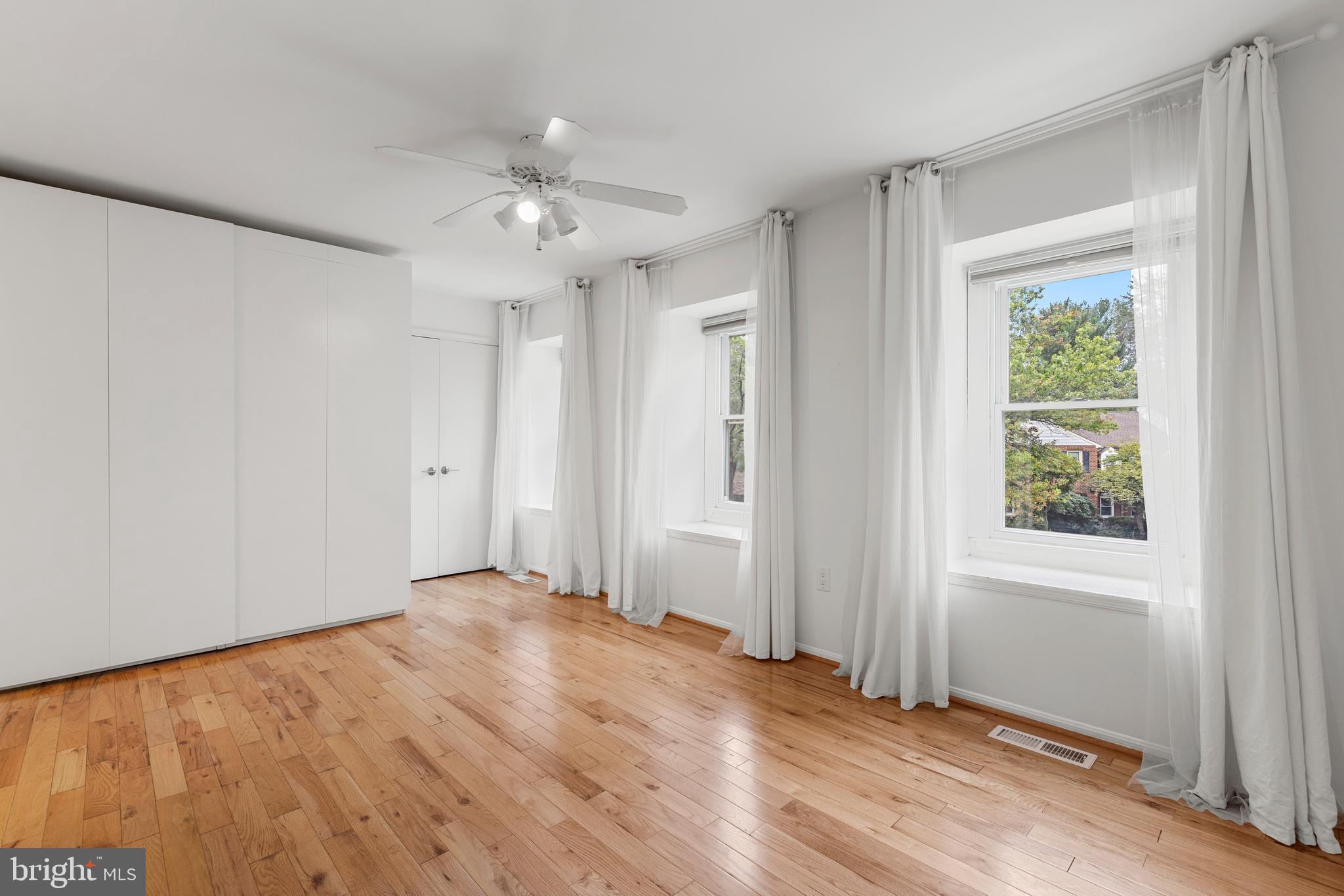 INVERNESS KNOLLS - Residential Lease