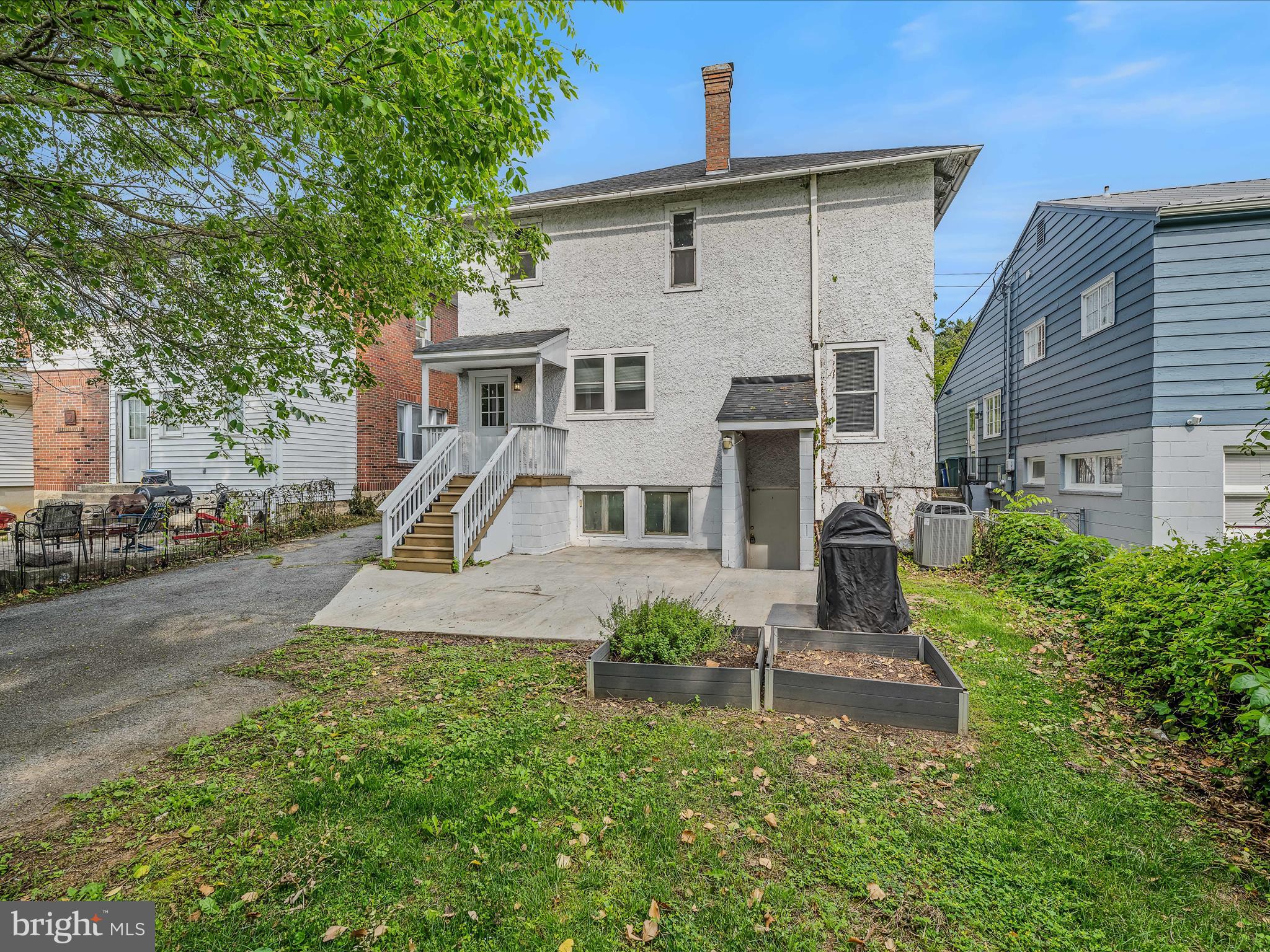 616 S QUEEN STREET