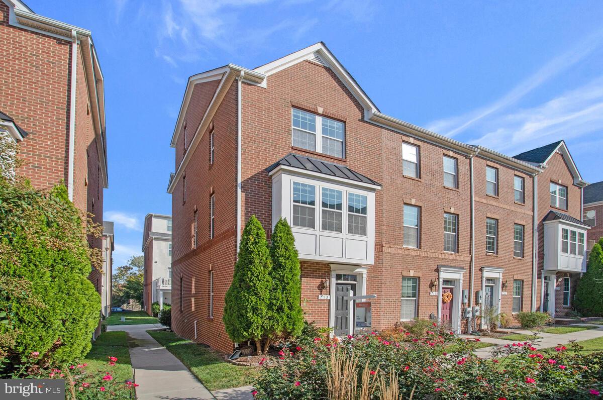 O'DONNELL SQUARE - Residential Lease