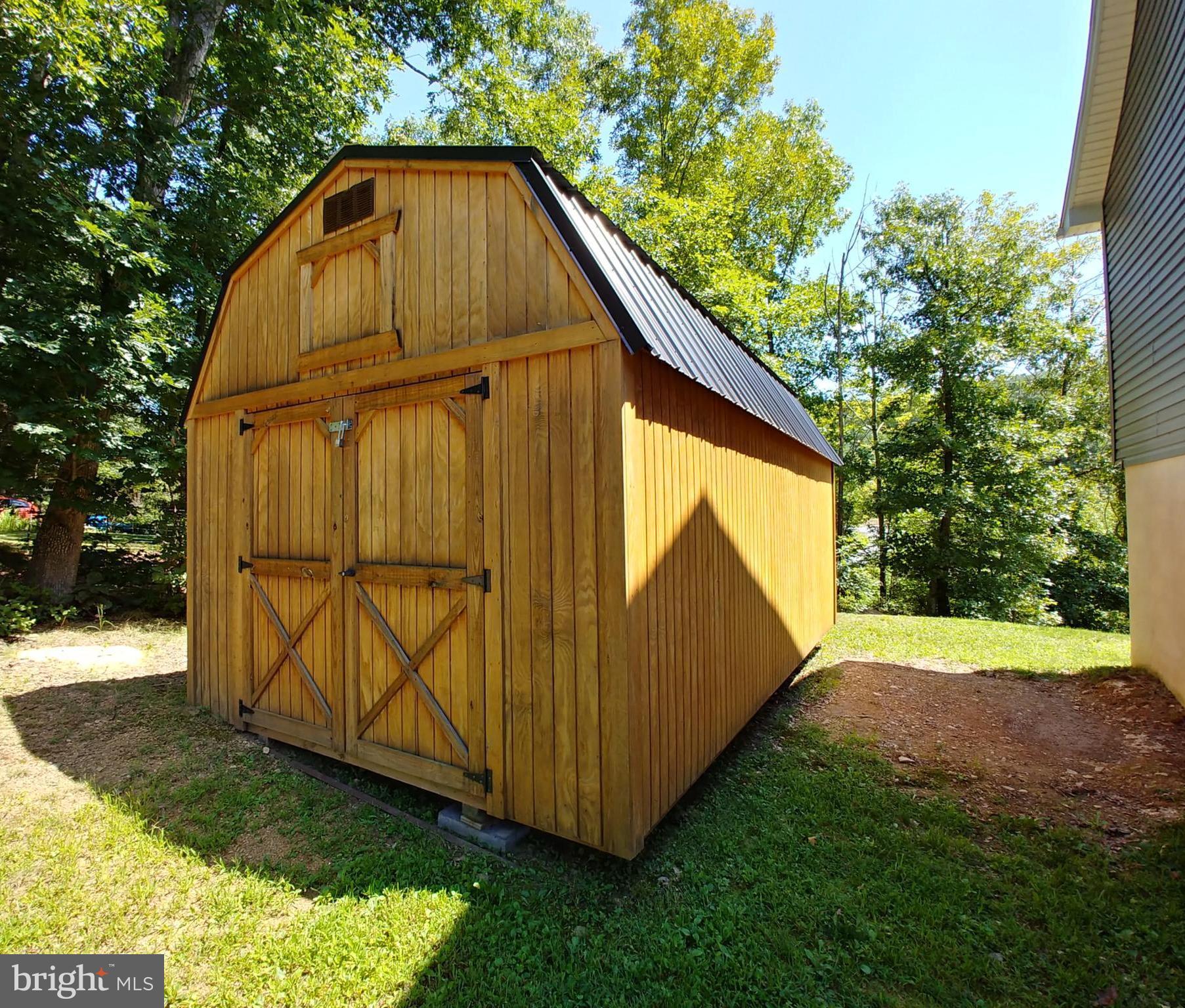 BURROUGH KNOLLS - Residential