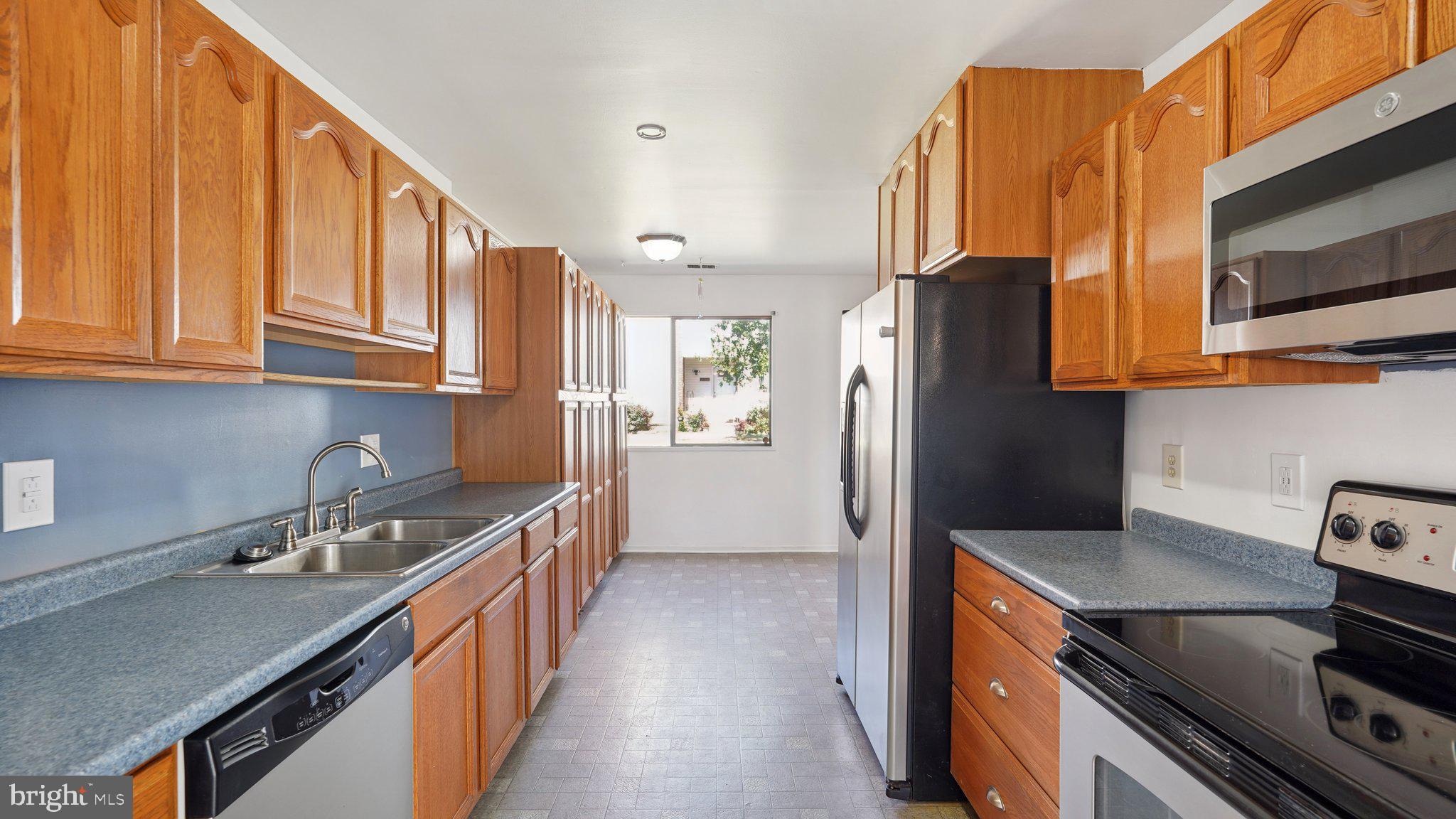 COVERSTONE SQUARE - Residential