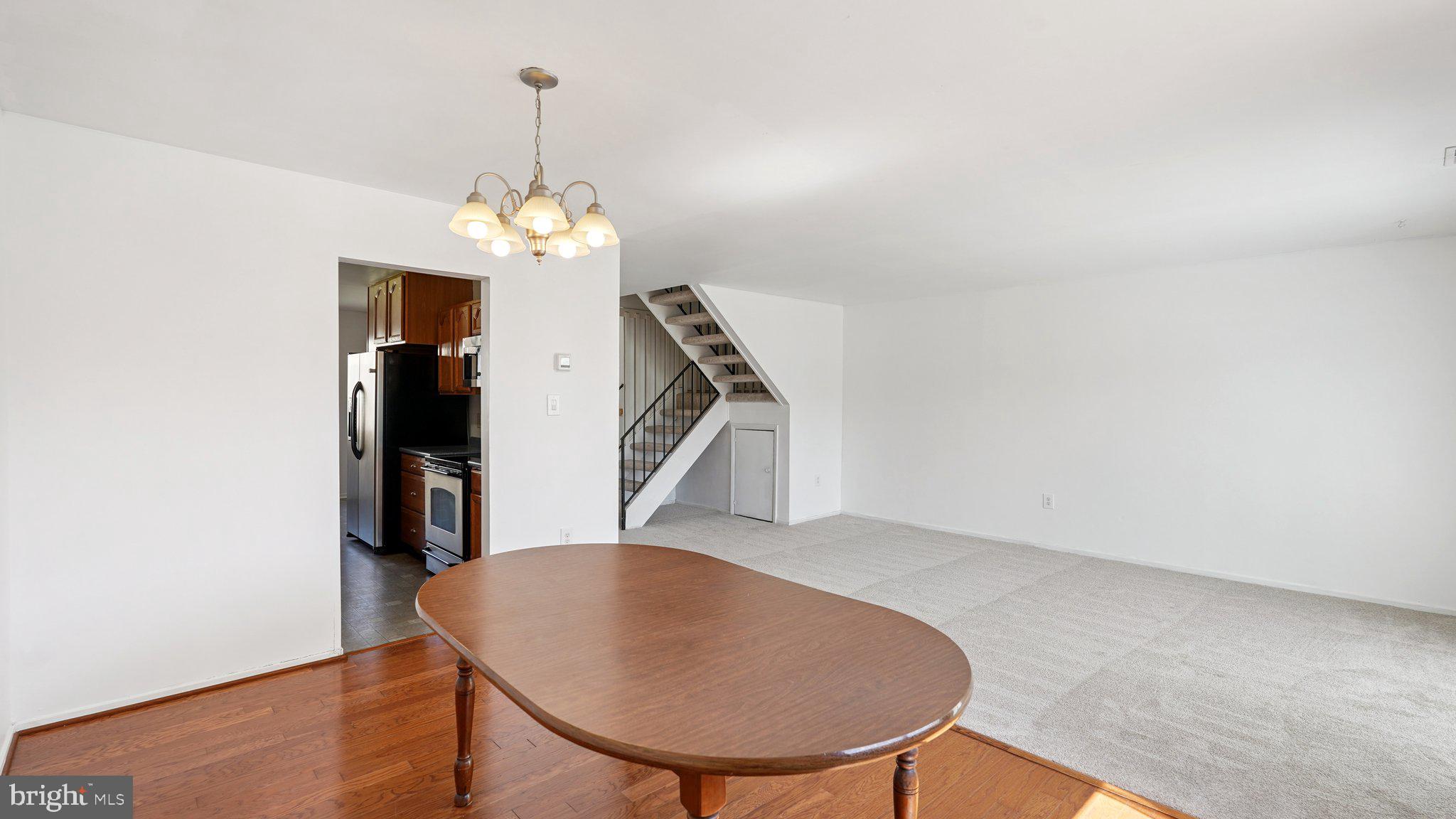 COVERSTONE SQUARE - Residential