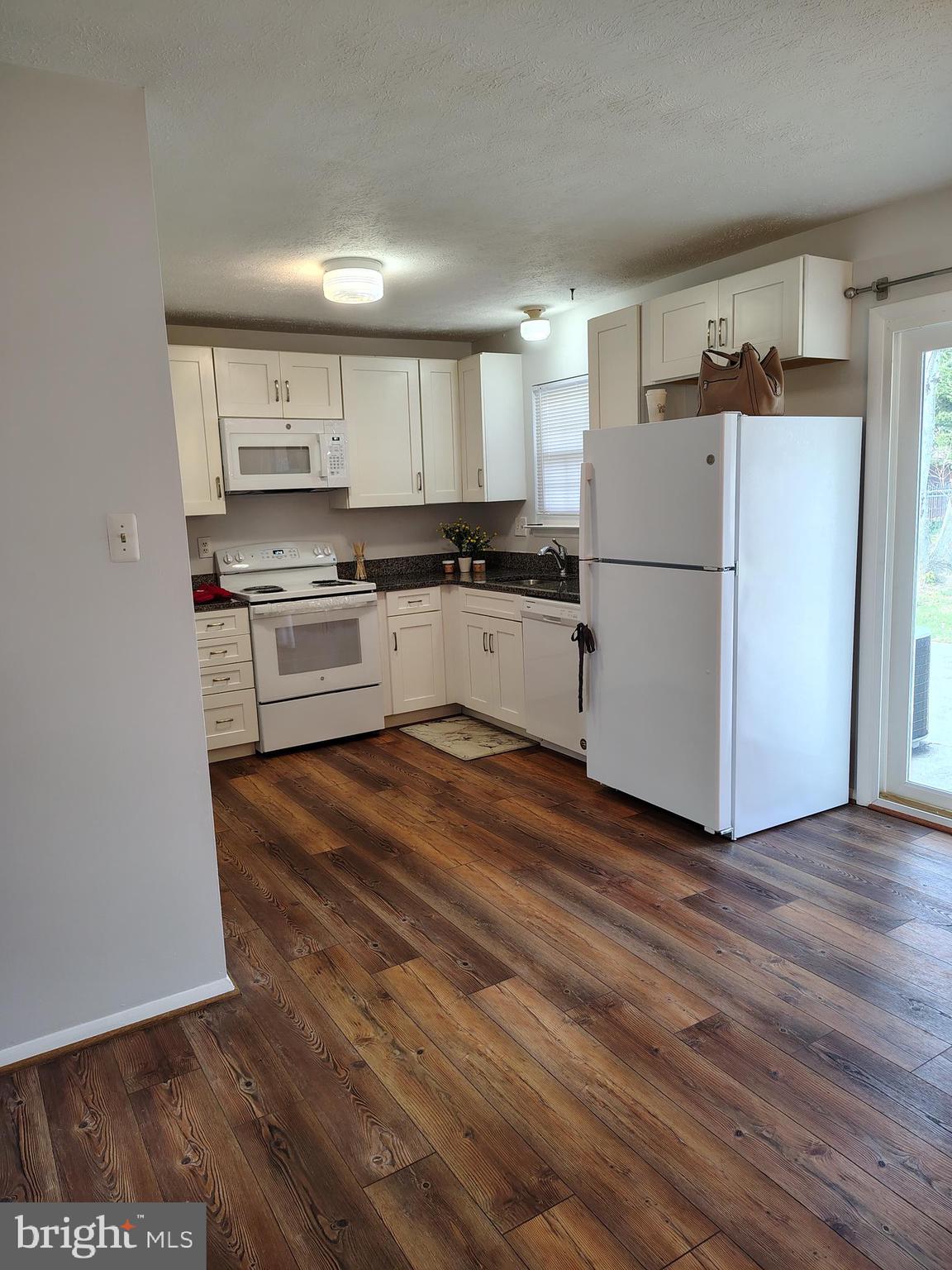 HOLLAWAY ESTATES - Residential Lease