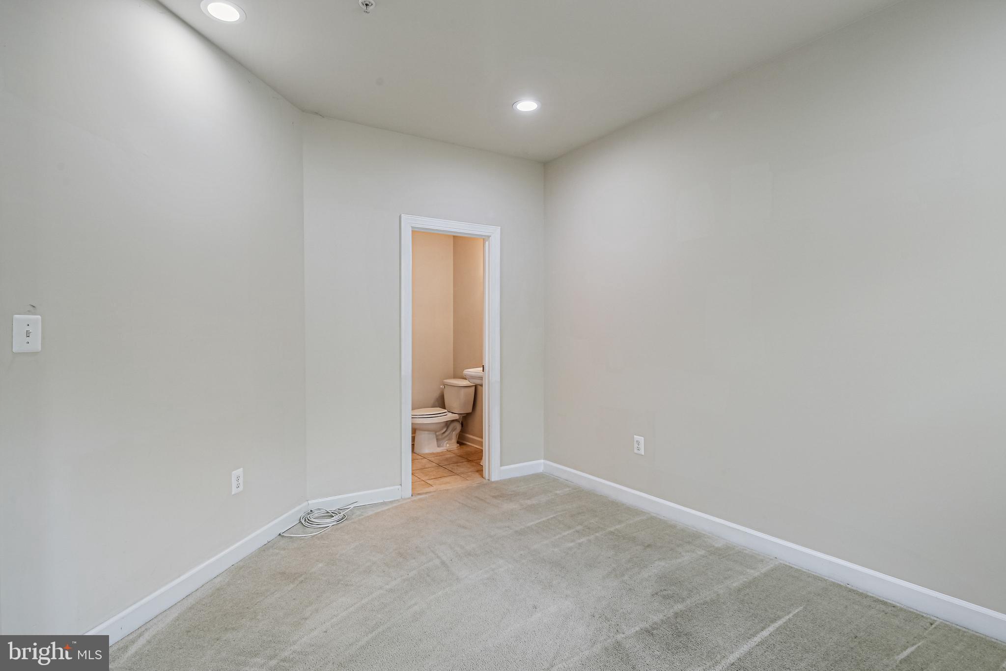 ELLICOTT SQUARE - Residential Lease