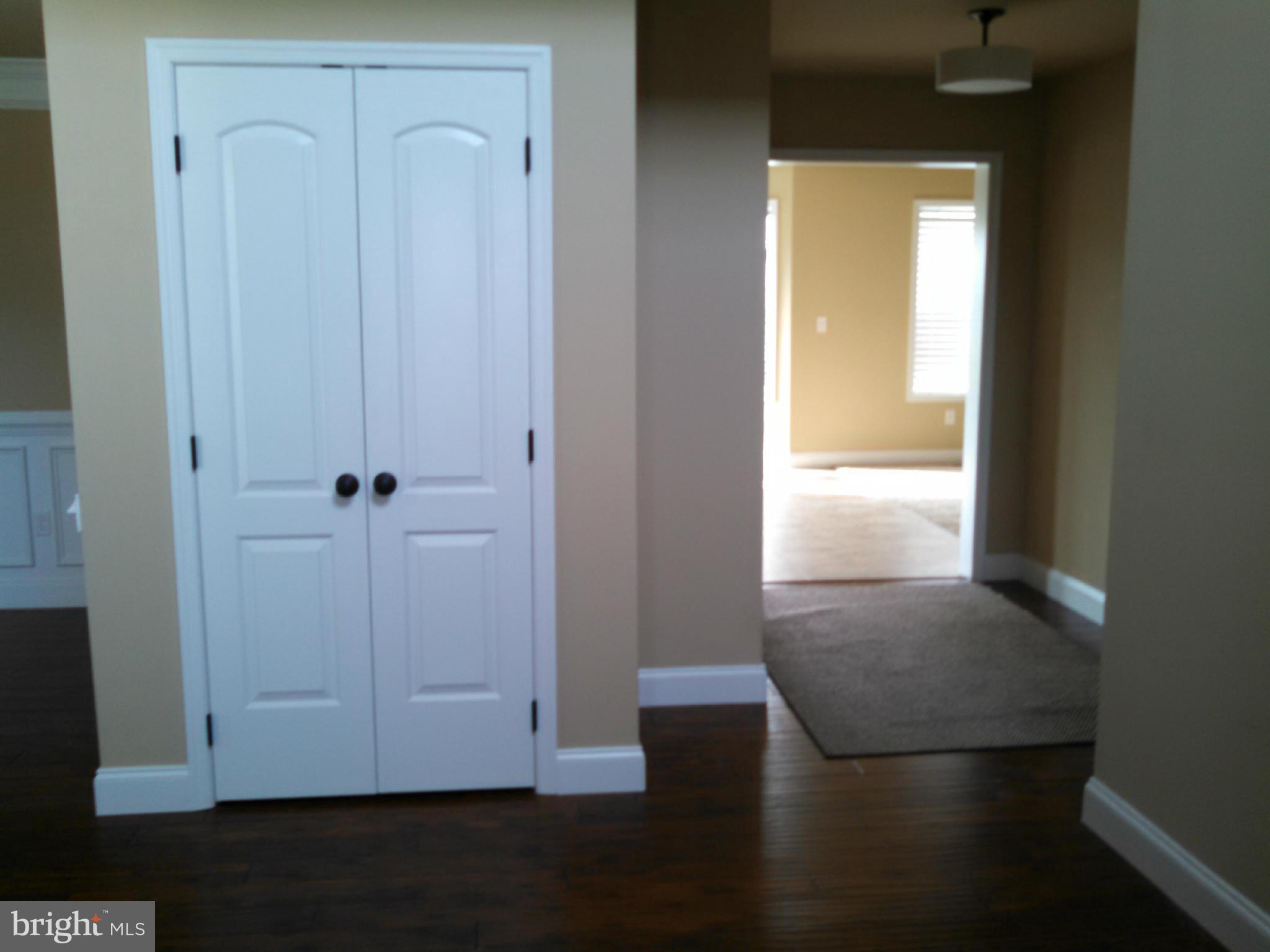 ROLLING HILLS - Residential