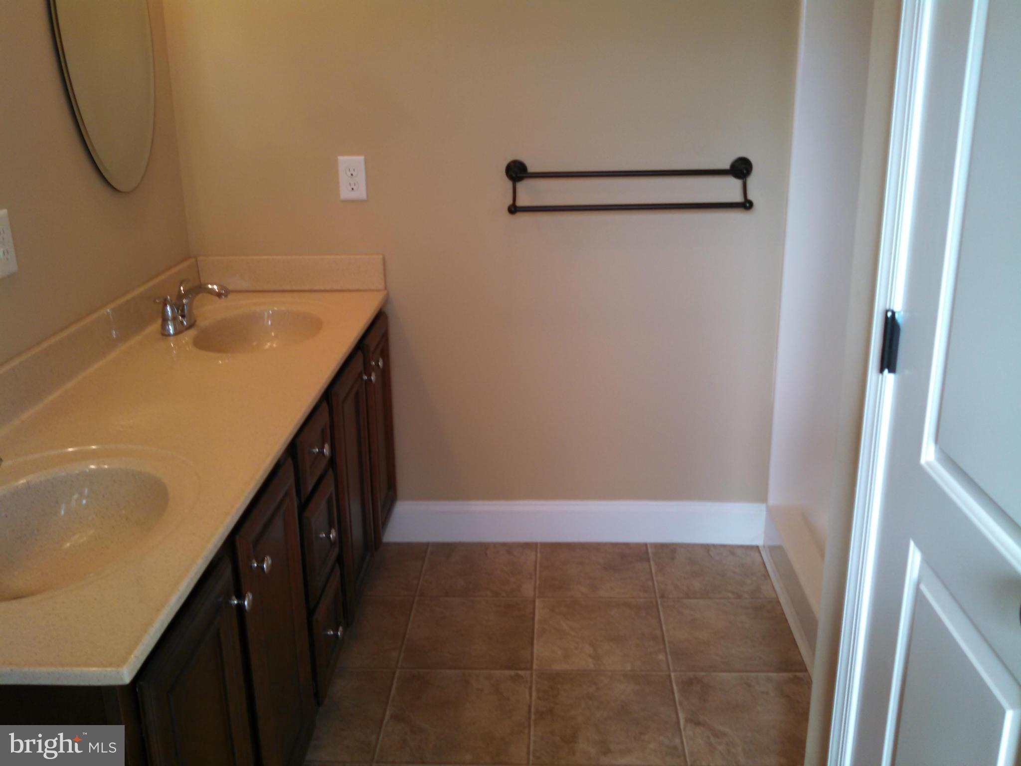 ROLLING HILLS - Residential