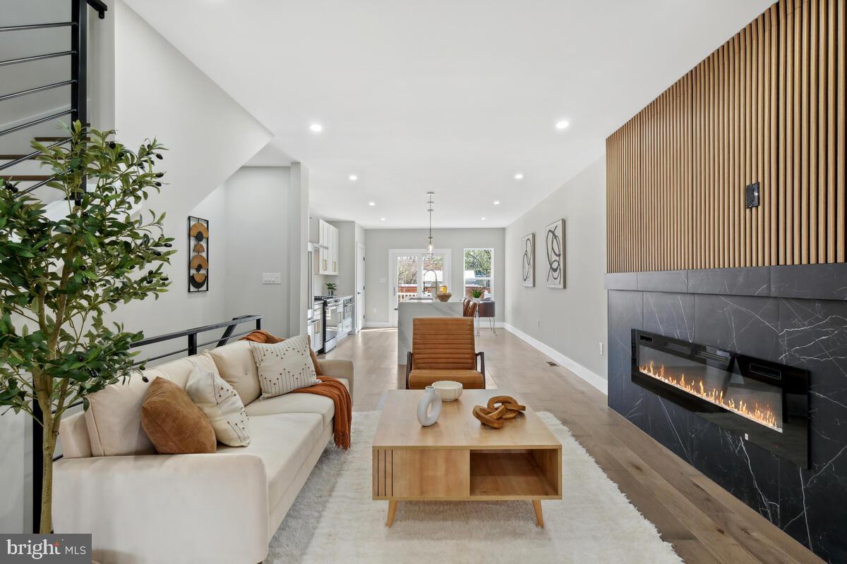 PETWORTH - Residential Lease