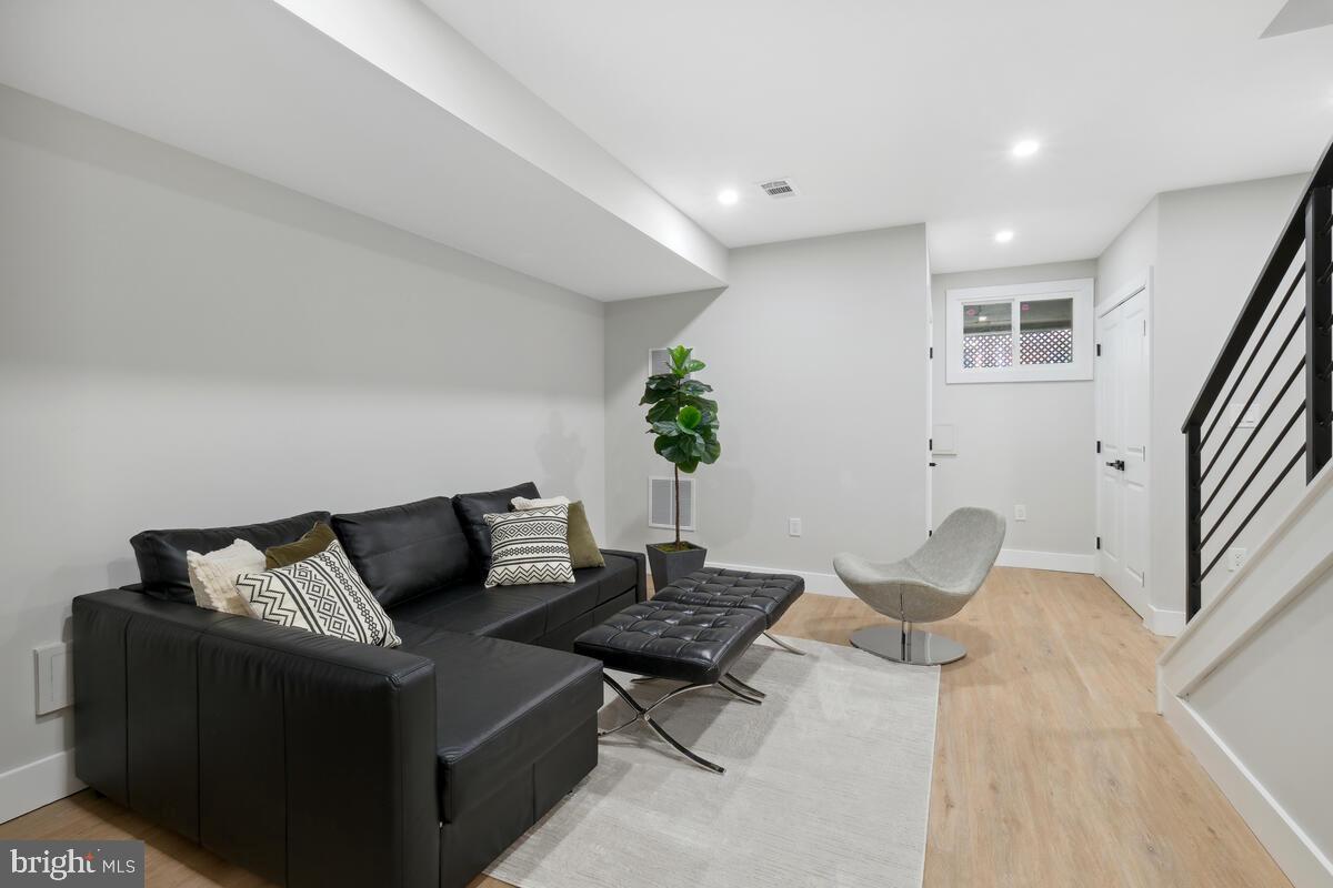 PETWORTH - Residential Lease