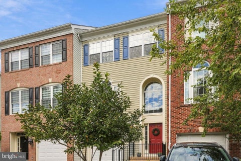 Photo of 10133 Pale Rose Loop, BRISTOW, VA 20136 (MLS # VAPW2129514)