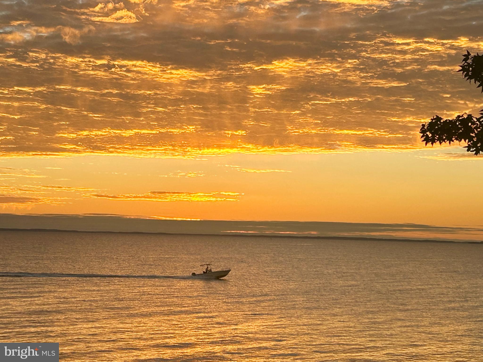 GIBSON ISLAND - Land