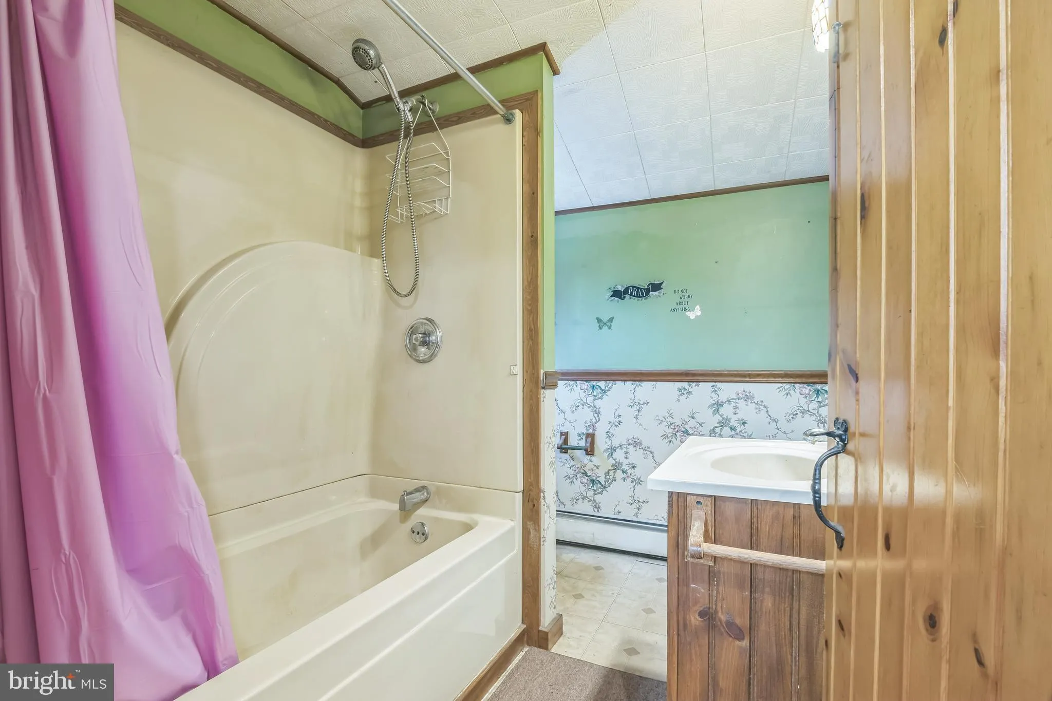 Port Norris, New Jersey 08349, United States, 2 Bedrooms Bedrooms, ,1 BathroomBathrooms,Residential,Pending,44000