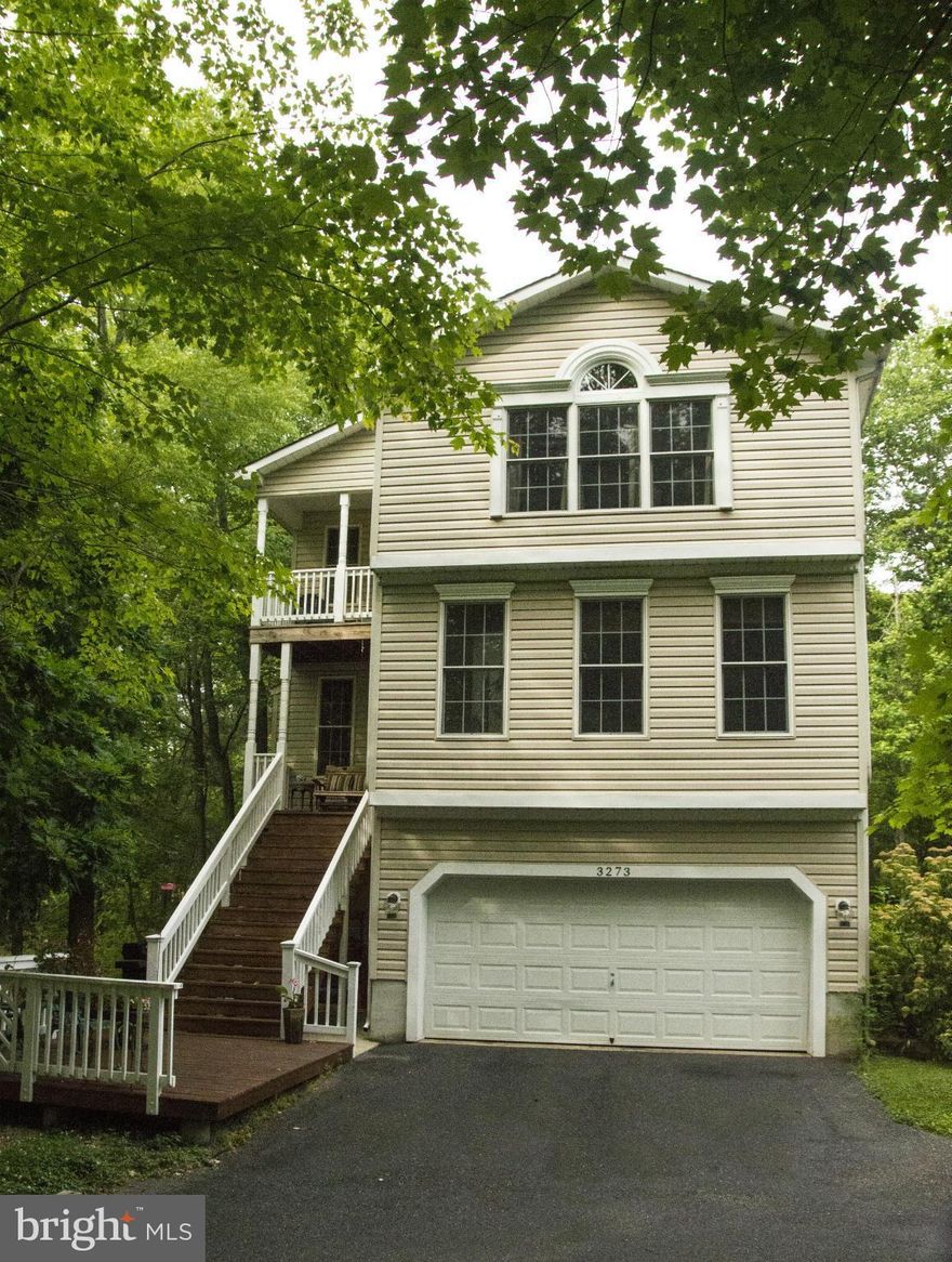 This water privileged community has 2 marinas, a boat ramp on Oyster Creek, walking paths, 2 playgrounds, a beach, a fishing pier and a launch/storage on Fishing Creek. This quality built home has all the amenities: 9' ceilings on 3 levels, hardwood and cork floors, LR fireplace and tiled baths. Open floor plan on main level with a spacious kitchen, island, SS appliances and laundry area.