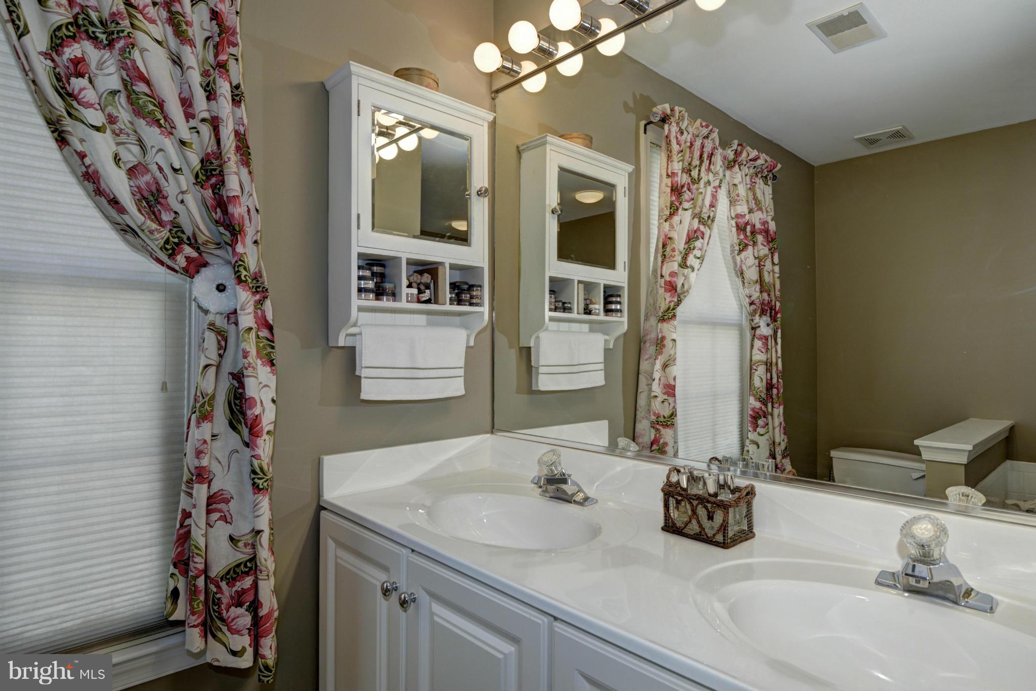 OYSTER HARBOR - Residential