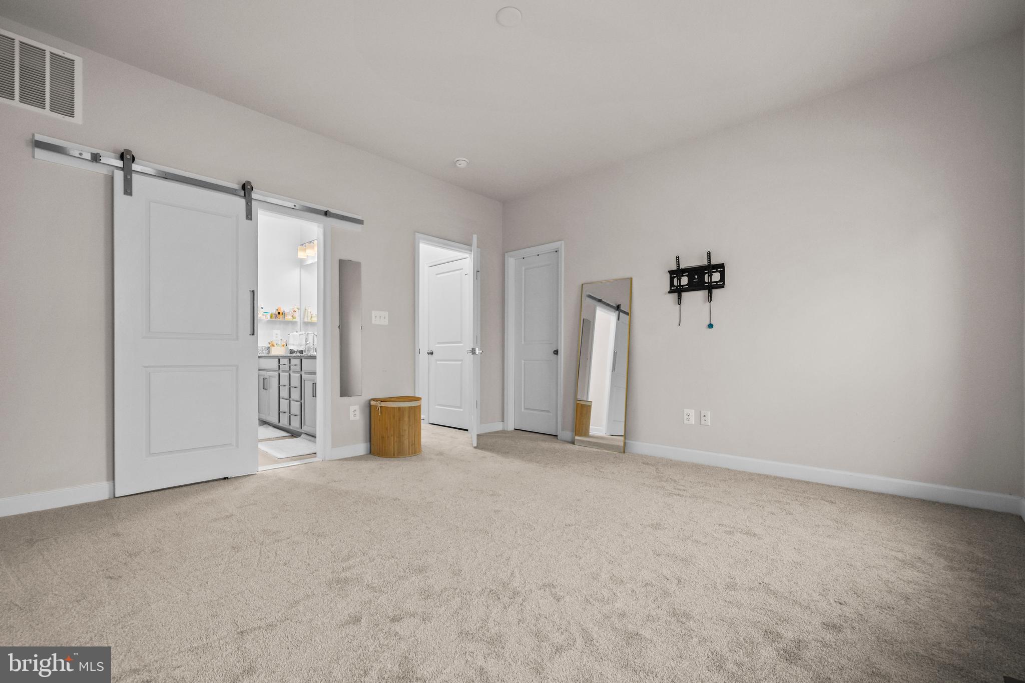 THE ENCLAVE - Residential