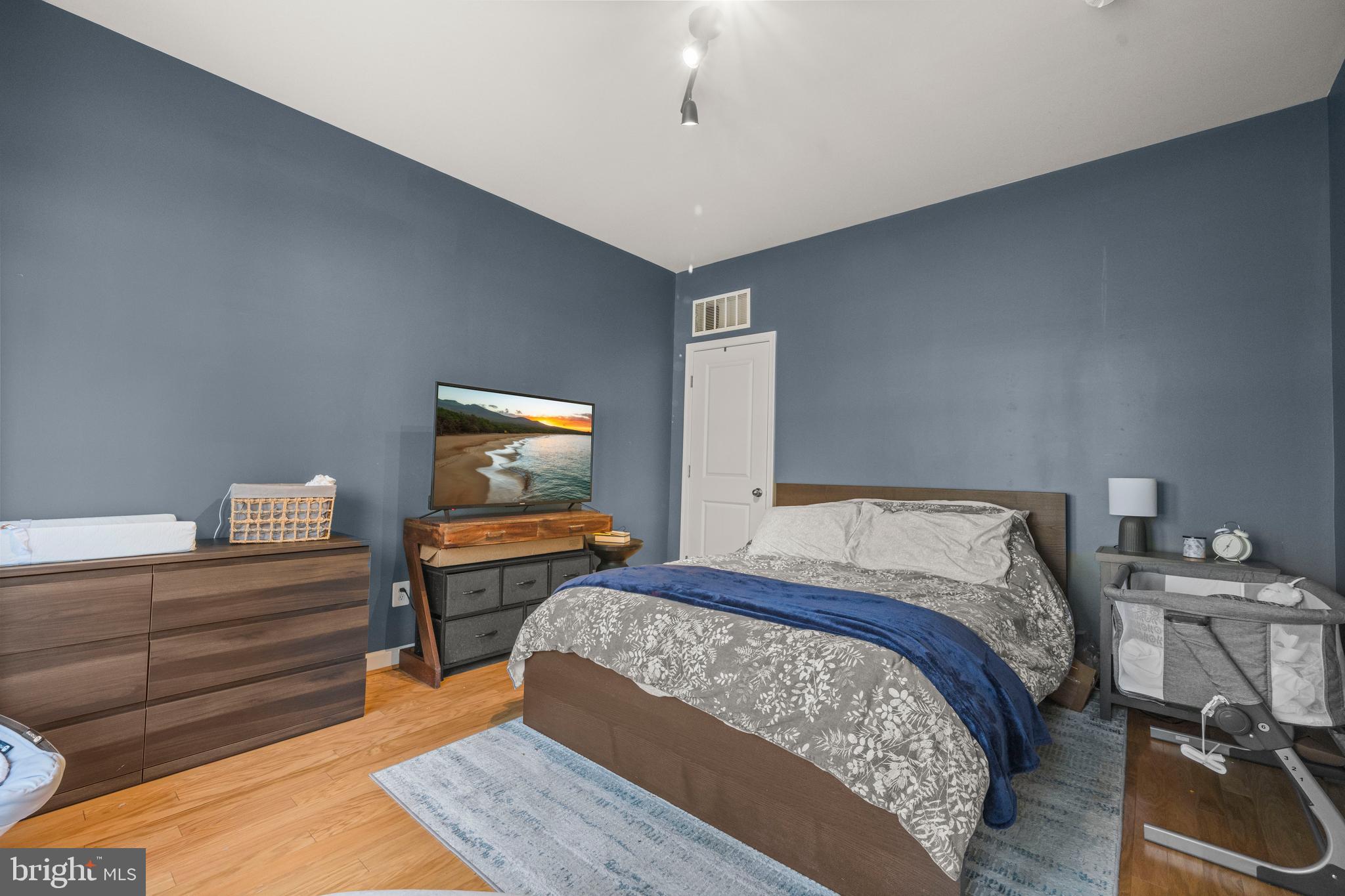 THE ENCLAVE - Residential