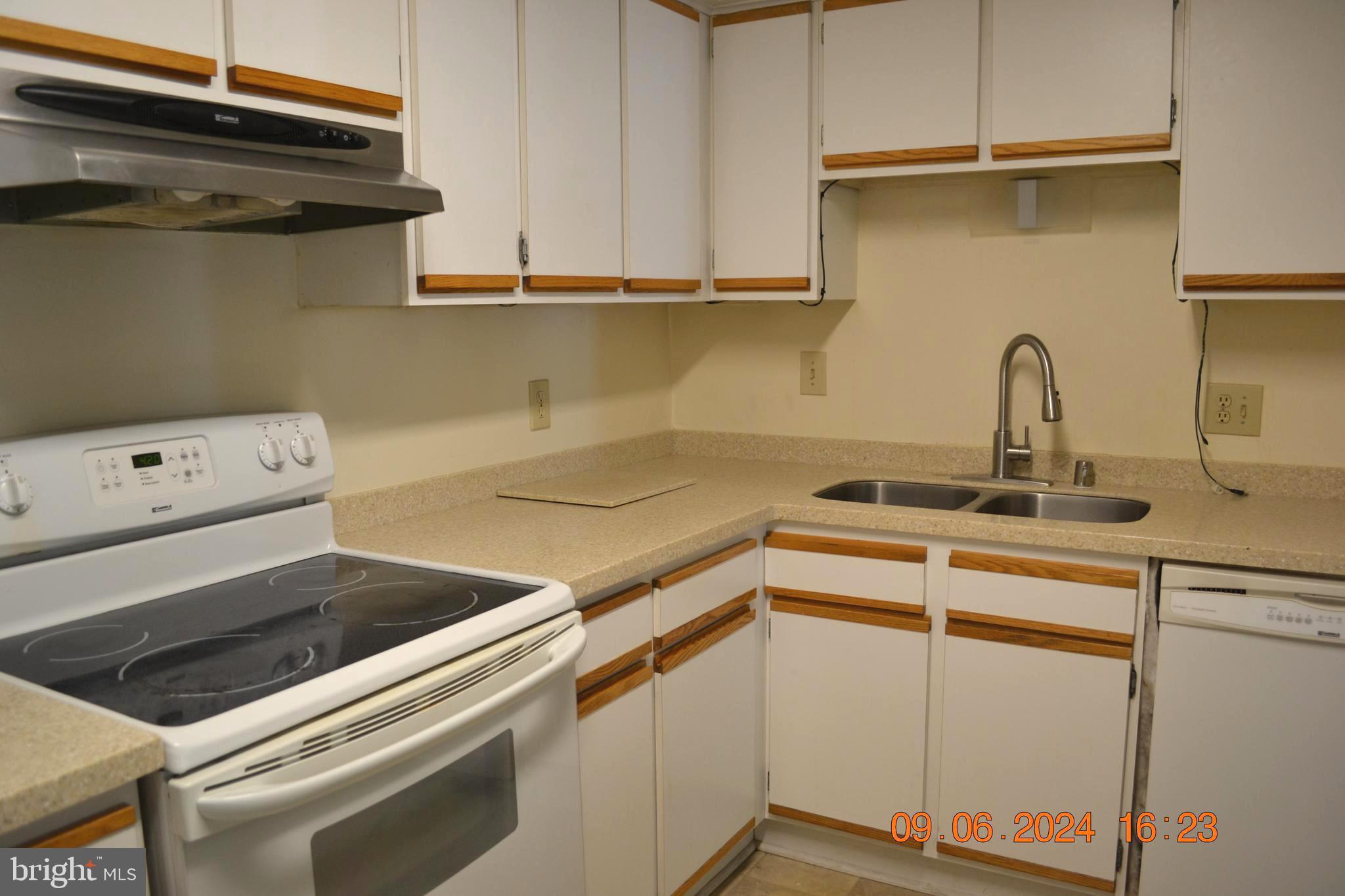 CHESTERFIELD GARDEN CONDOMINIUM - Residential Lease