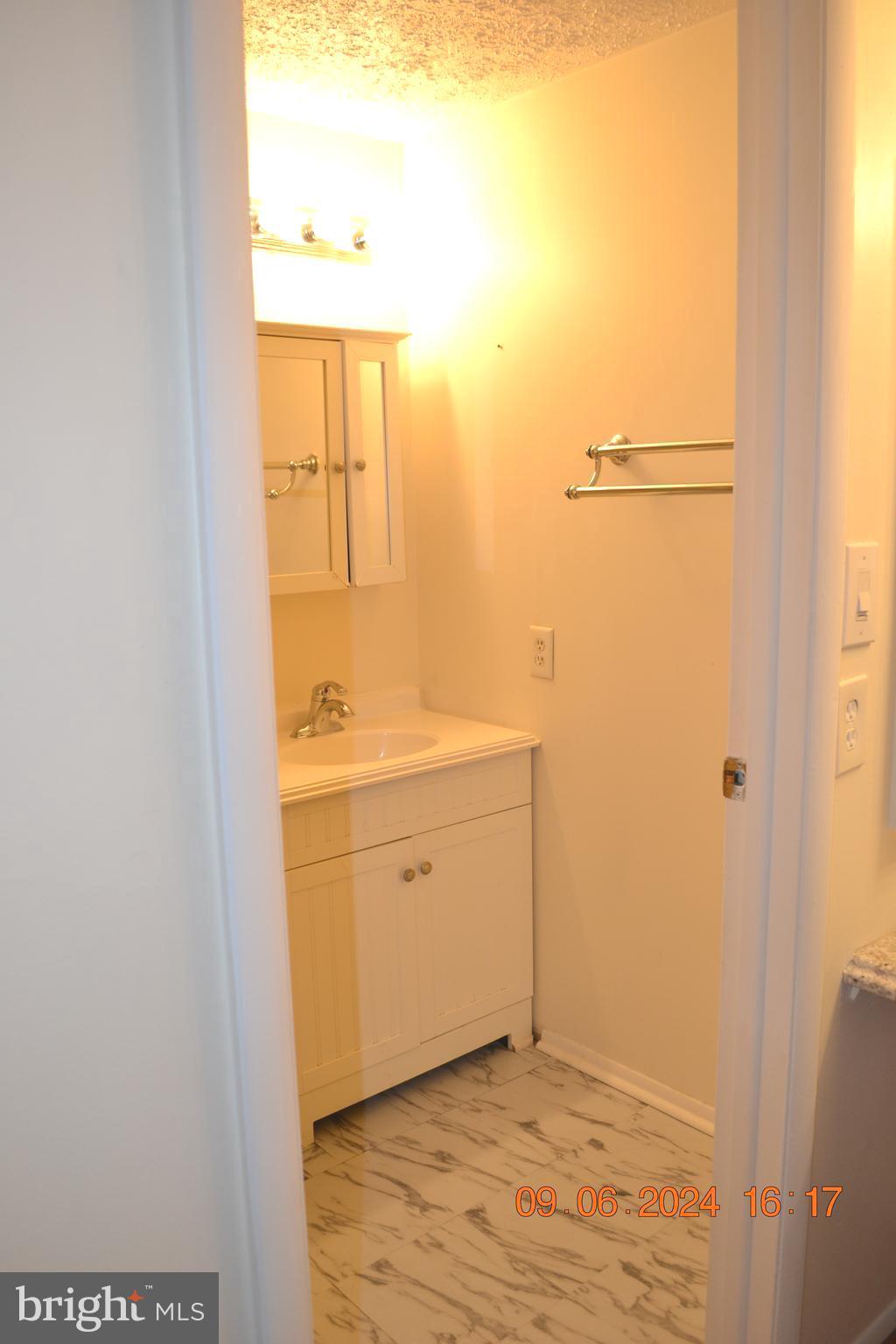 CHESTERFIELD GARDEN CONDOMINIUM - Residential Lease