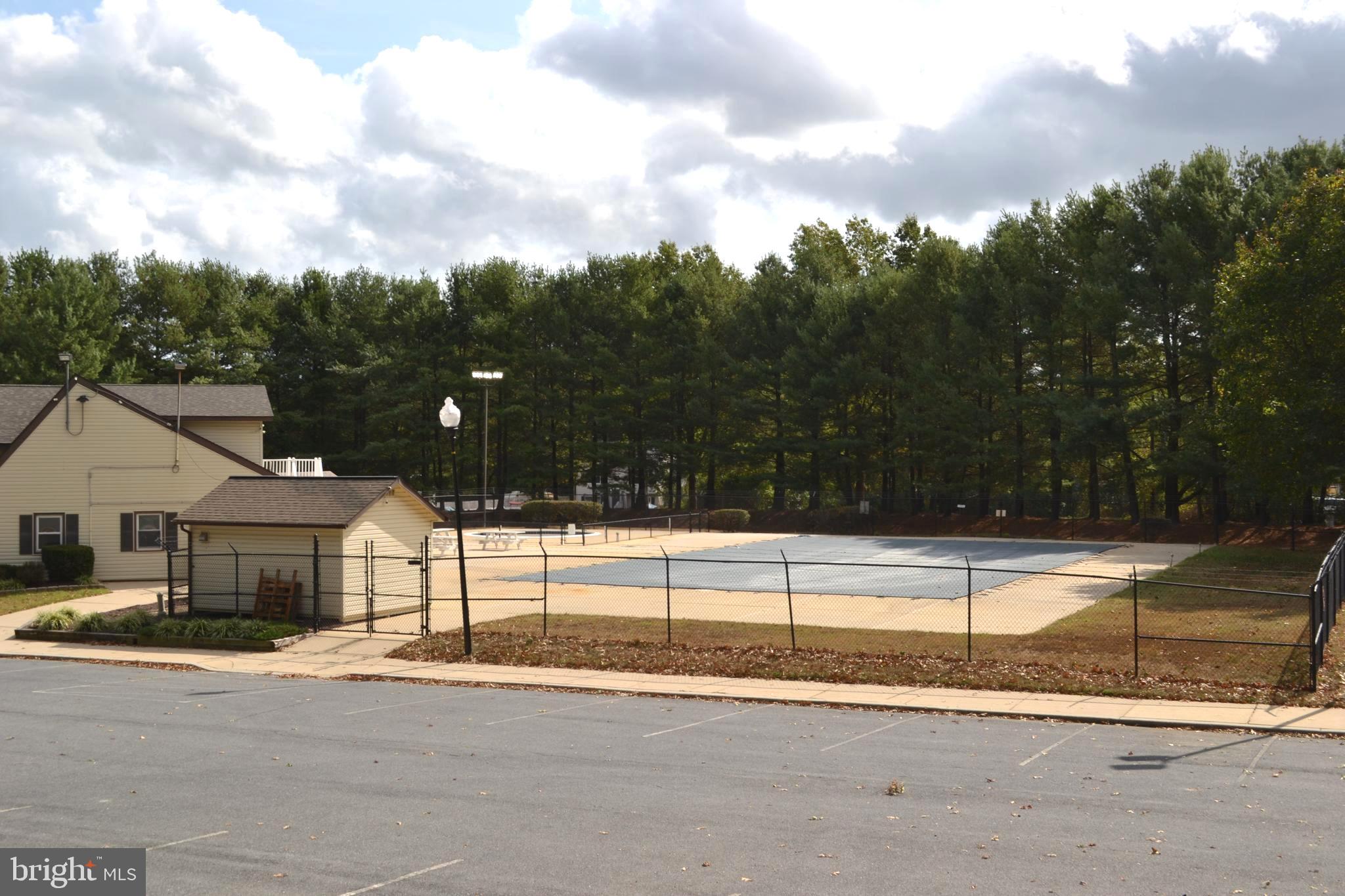 CHESTERFIELD GARDEN CONDOMINIUM - Residential Lease