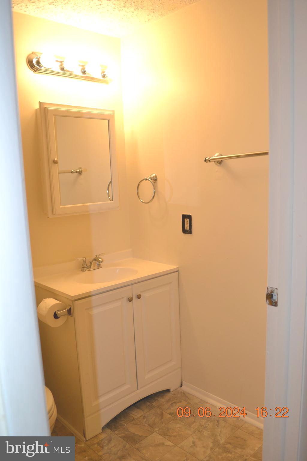 CHESTERFIELD GARDEN CONDOMINIUM - Residential Lease