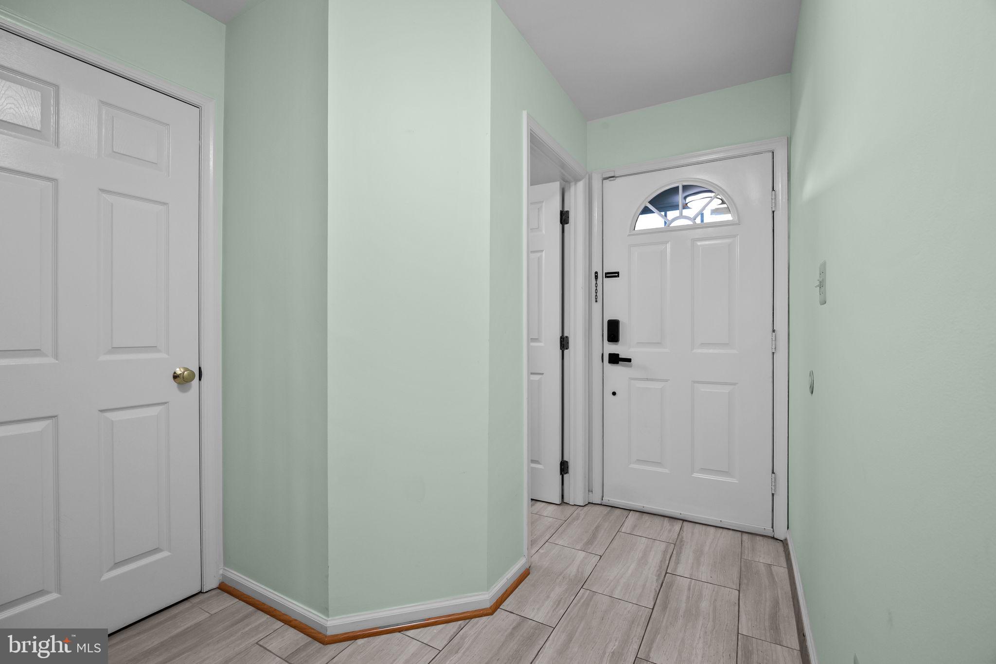 723 DELL COURT