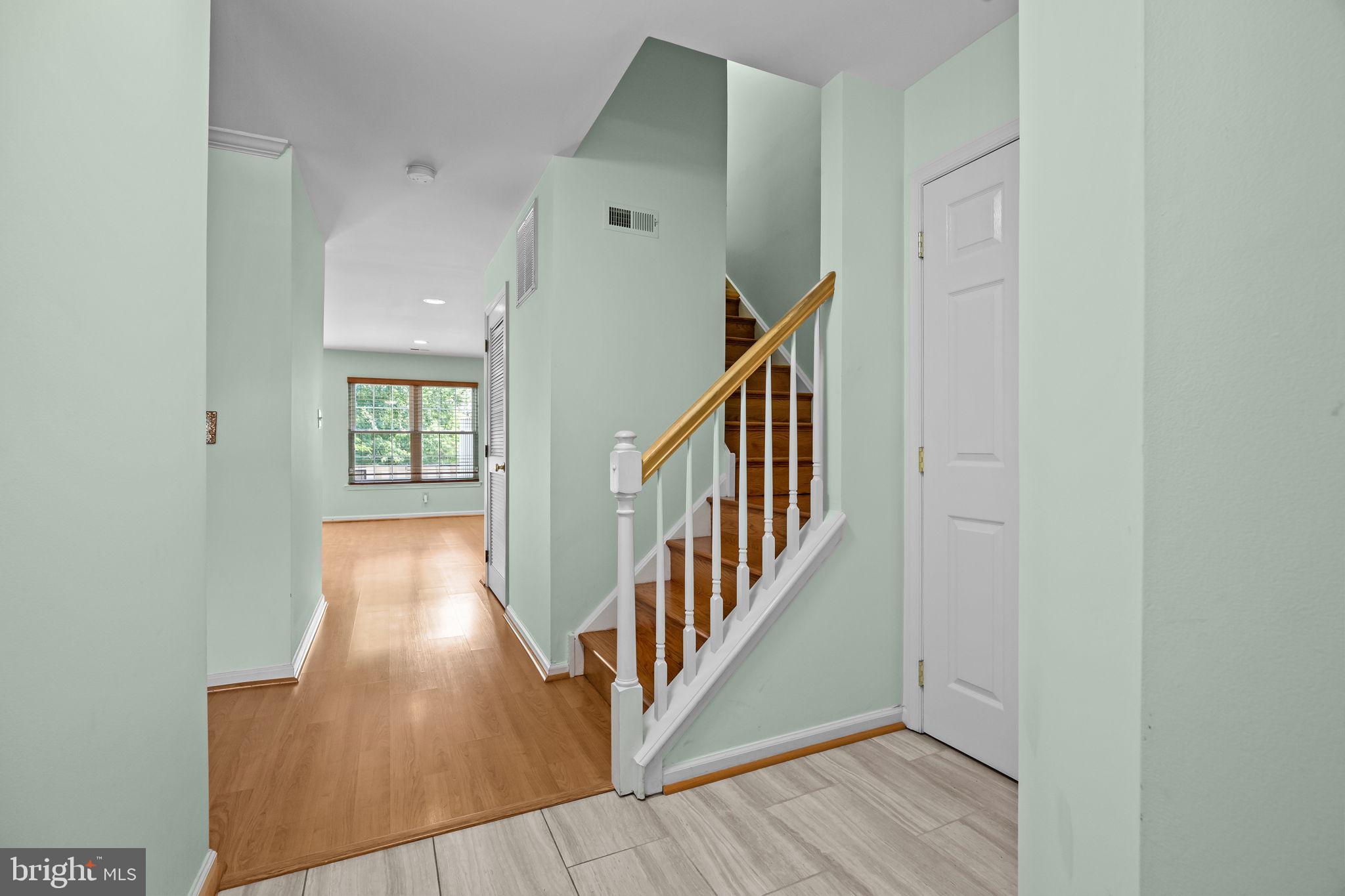 723 DELL COURT