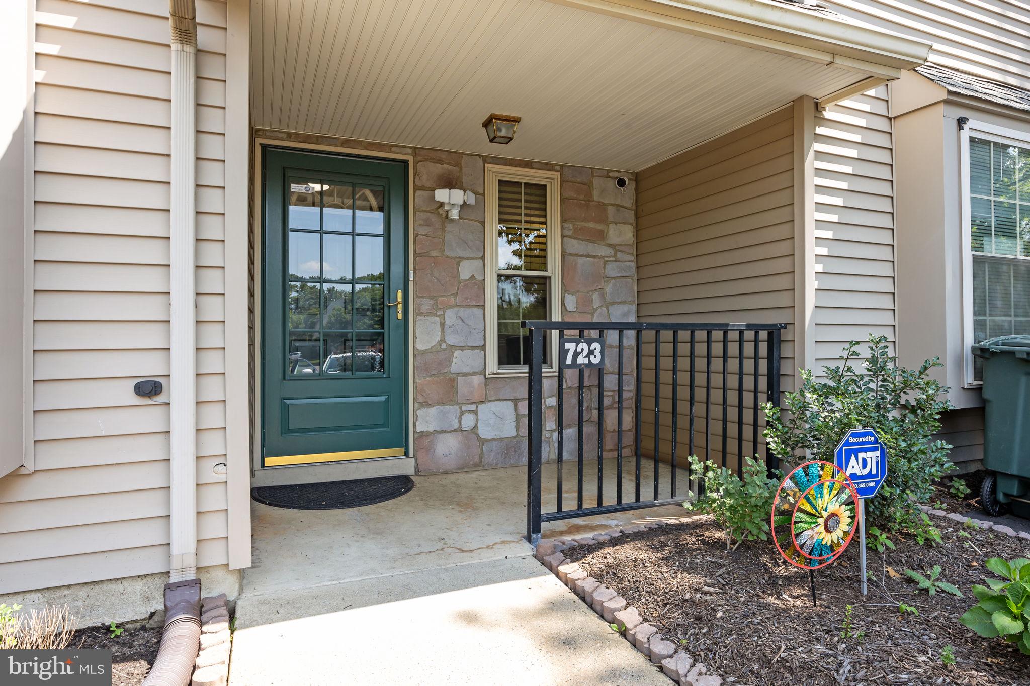 723 DELL COURT