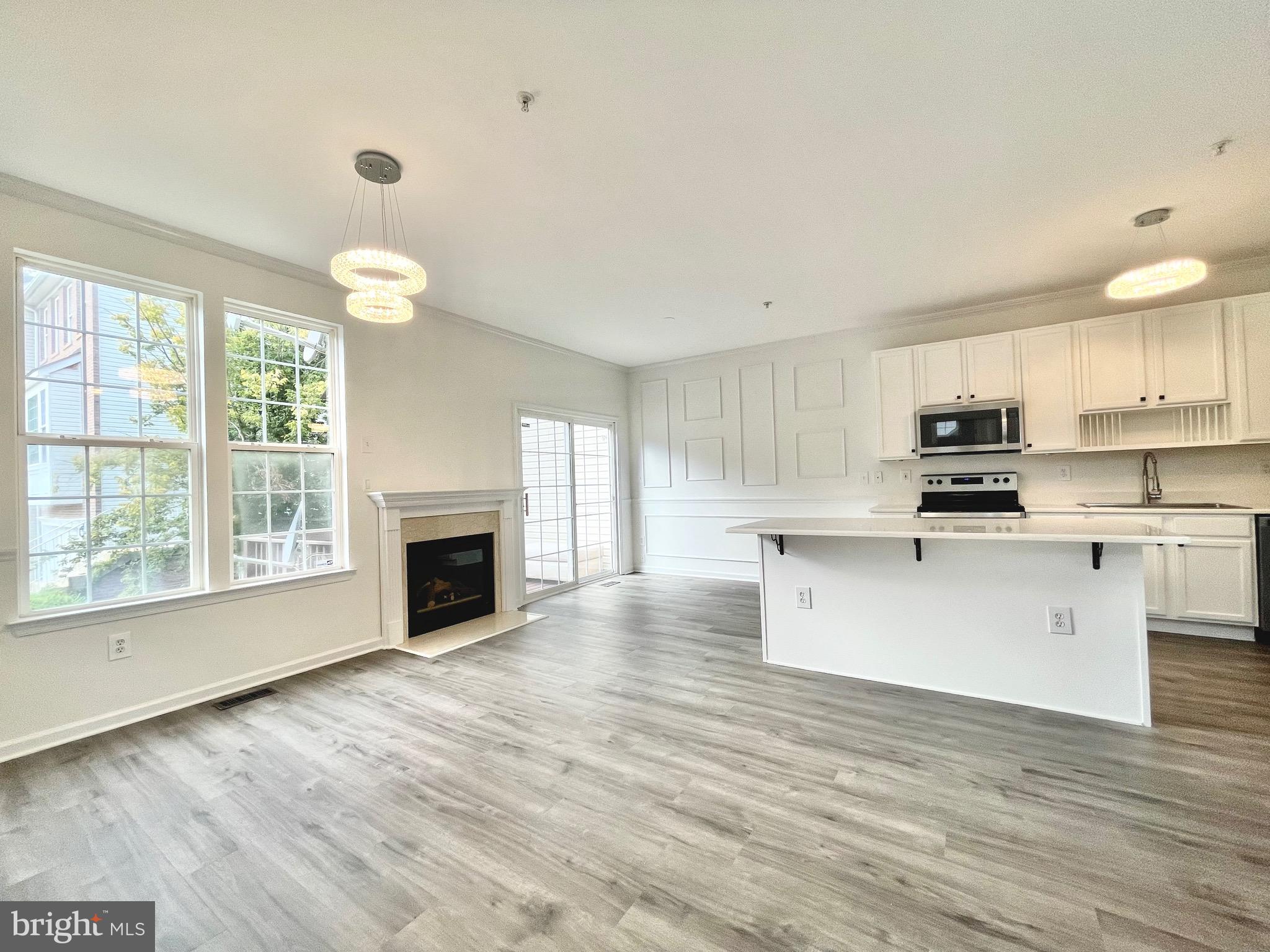 KINGSVIEW VILLAGE - Residential