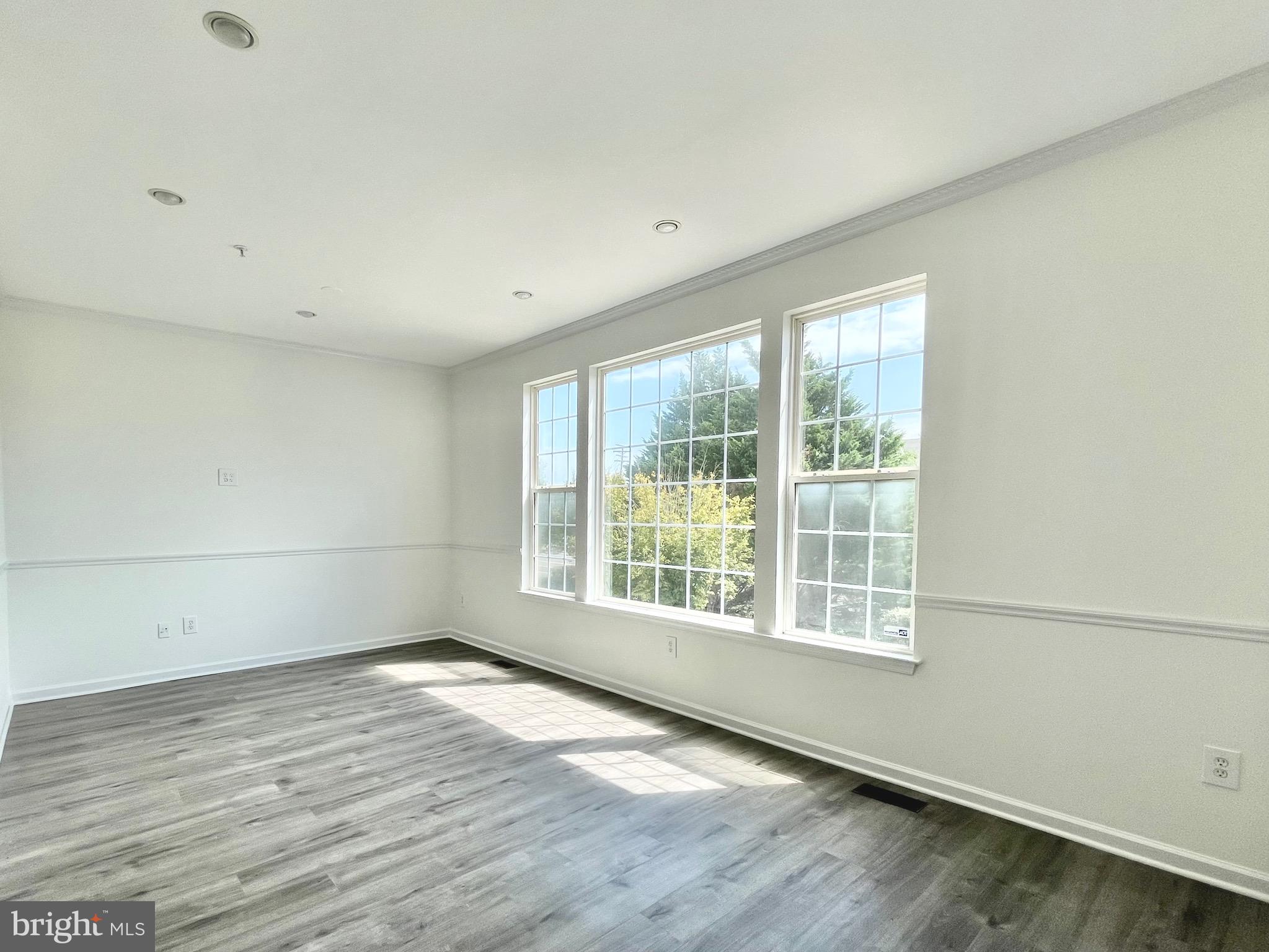 KINGSVIEW VILLAGE - Residential