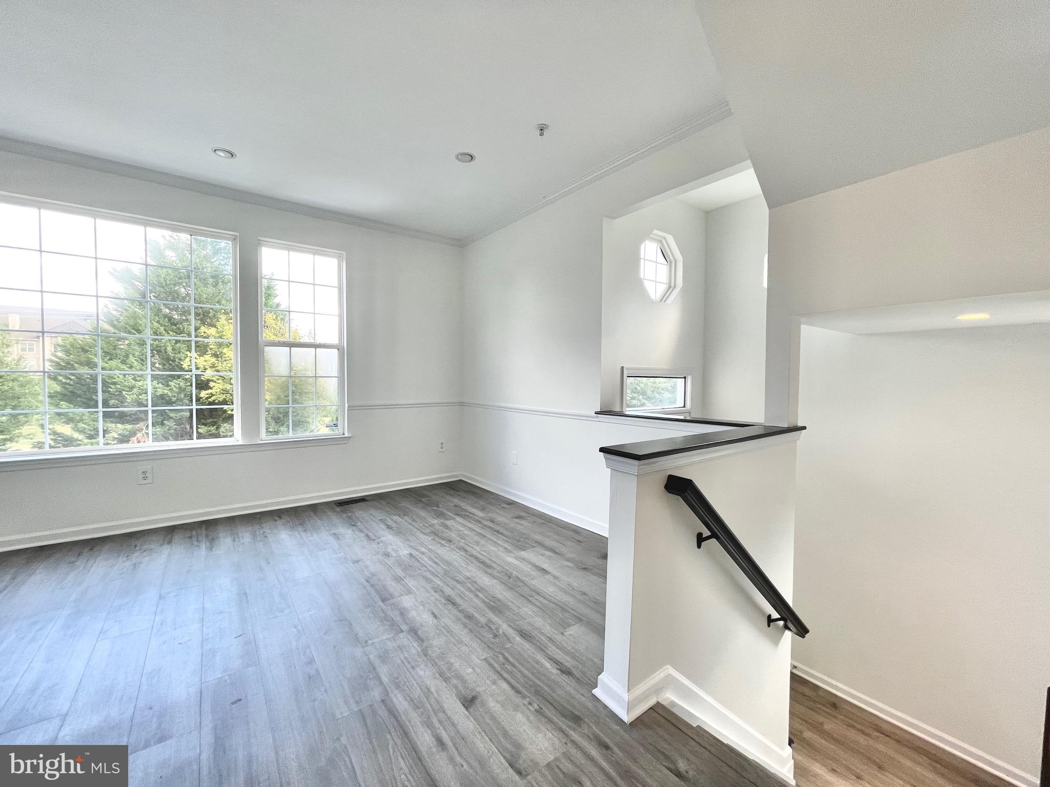 KINGSVIEW VILLAGE - Residential