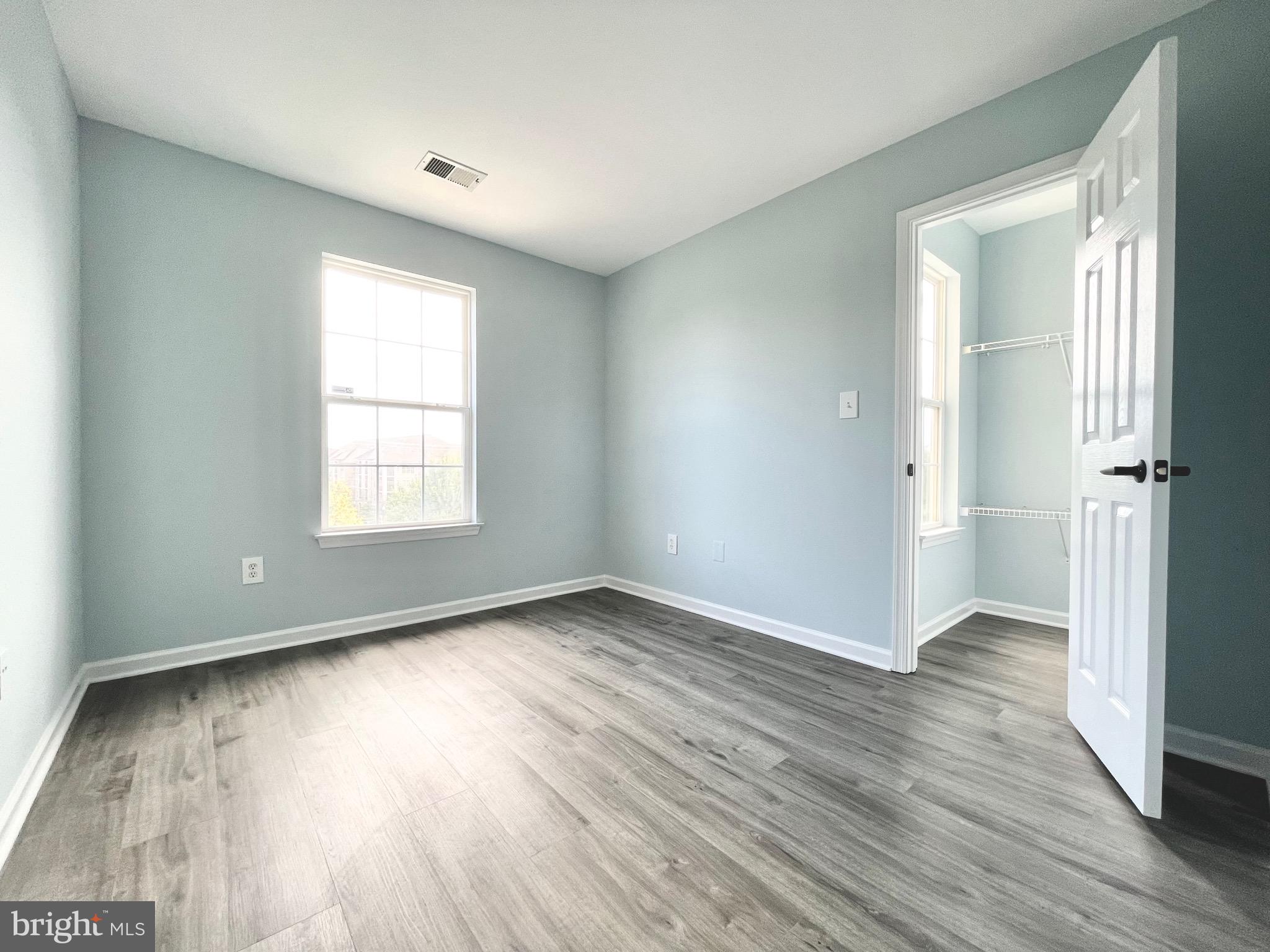 KINGSVIEW VILLAGE - Residential