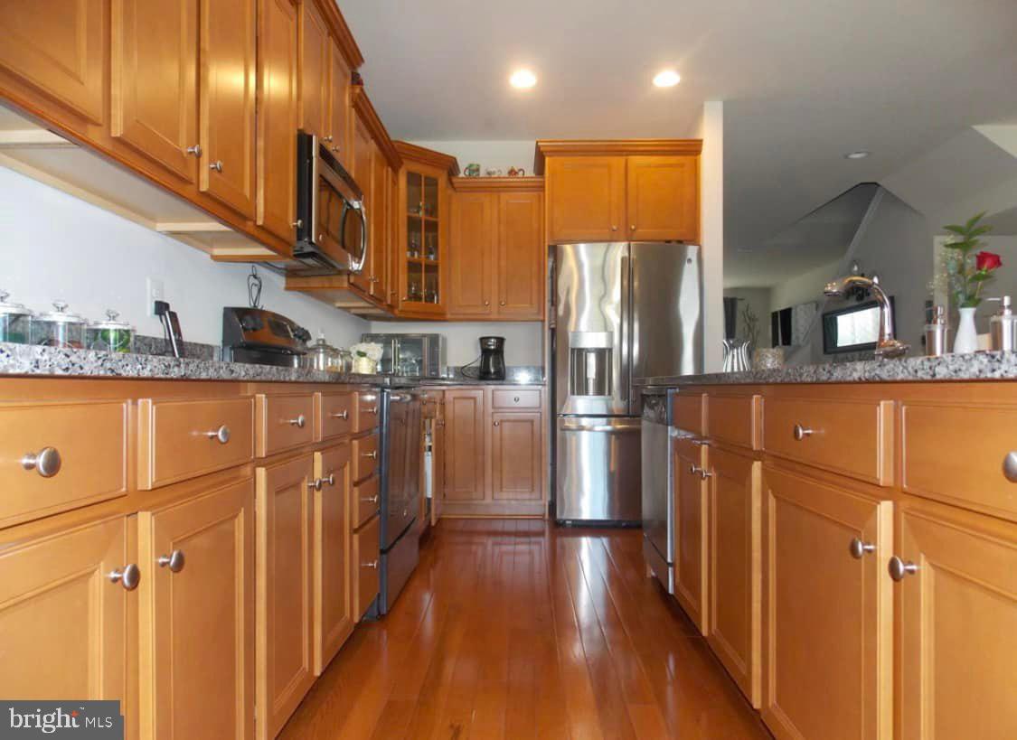 BRADLEY SQUARE - Residential Lease