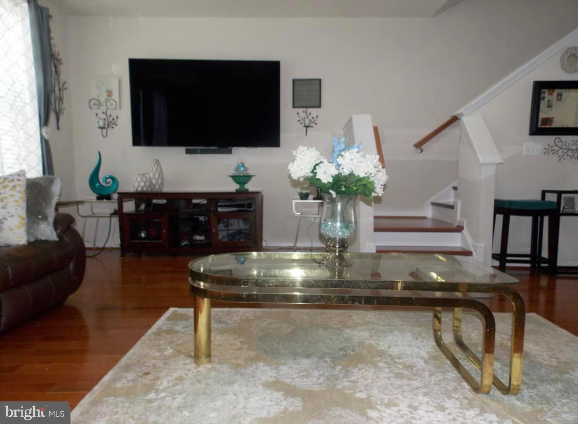 BRADLEY SQUARE - Residential Lease