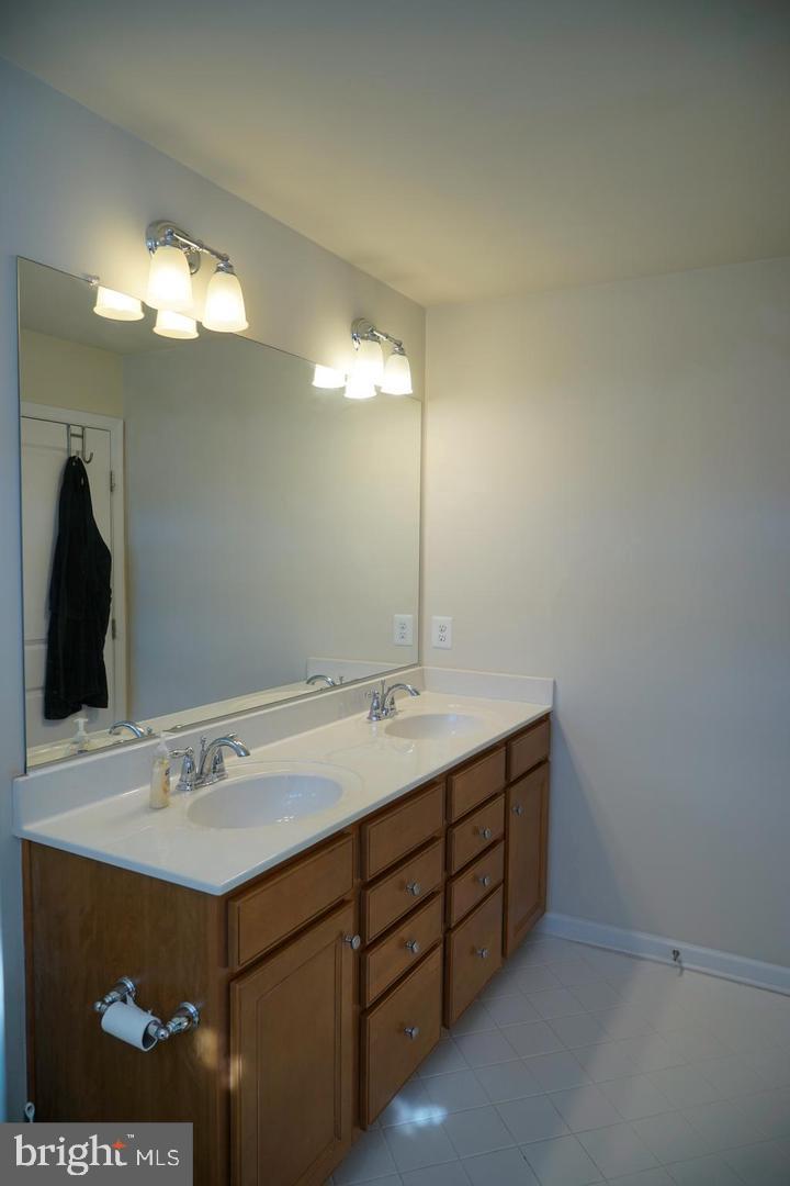 BRADLEY SQUARE - Residential Lease