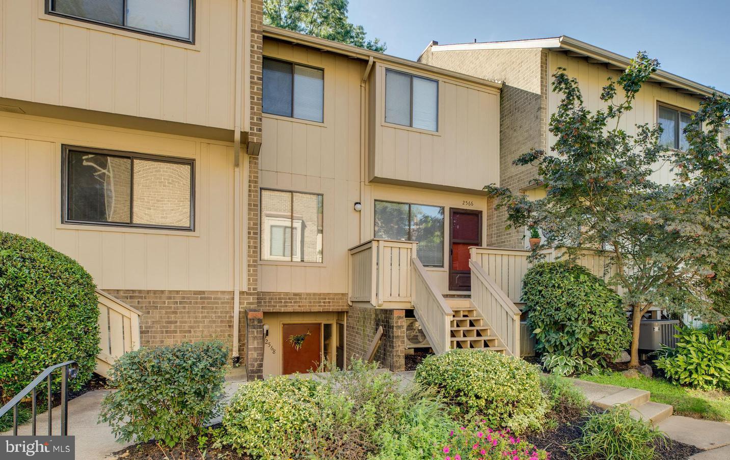 ***PRICE ADJUSTMENT*** Don't miss out on your opportunity to own the best deal in Vienna! Rarely available 3 bedroom, 1.5 bath townhome-style condo in Mosbys Landing. This home is ideally situated in the heart of vibrant Vienna. This light-filled home is outfitted with newer stainless steel appliances, granite countertops, hardwood and ceramic tile flooring throughout. With its beautiful garden setting, you can stroll about the community and enjoy all of its amenities such as the community pool and playgrounds. Fabulous location with walkability to a plethora of shops and restaurants in this charming city. Public transportation is a breeze as the Vienna/Fairfax metro station is only minutes away. Bus stops are just steps from the main road. Plentiful parking lot with one designated parking spot. Come take a look and fall in love with the whole package of location, convenience, and coziness.
*Professional Pictures will be uploaded soon**