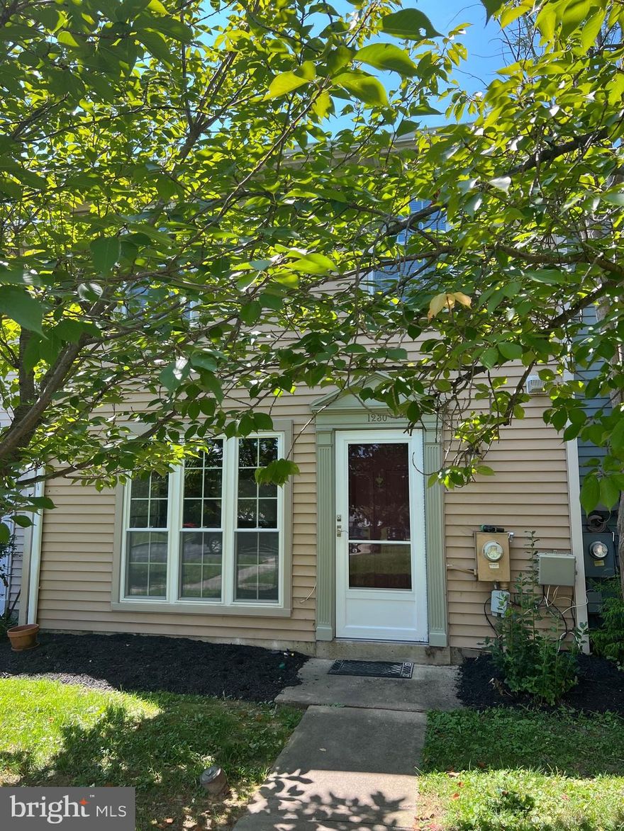 2  BEDROOM TOWNHOME, NO BASEMENT, LAUNDRY ROOM IS ON THE 2ND LEVEL , WITH WASHER AND DRYER INCLUDED, SMALL BACK YARD AVAILABLE FOR IMMEDIATE OCCUPANCY AVAILABLE. APPLICATION FEE IS $38 PER PERSON OVER THE AGE OF 18. PLEASE APPLY USING RENT SPREE.  MINIMUM CREDIT SCORE OF 640 AND MUST HAVE VERIFIABLE INCOME OF ATLEAST 3 TIMES THE RENT PER MONTH, CONSISTENT EMPLOYMENT, AND STRONG LANDLORD REFERENCES . 1ST MONTH RENT AND SECURITY DEPOSIT MONIES ARE DUE UPON LEASE SIGNING, WHICH IS DUE IMMEDIATELY UPON APPLICATION APPROVAL FROM THE LANDLORD. NO SHORT TERM LEASES ACCEPTED.  NO PETS! NO SMOKING!