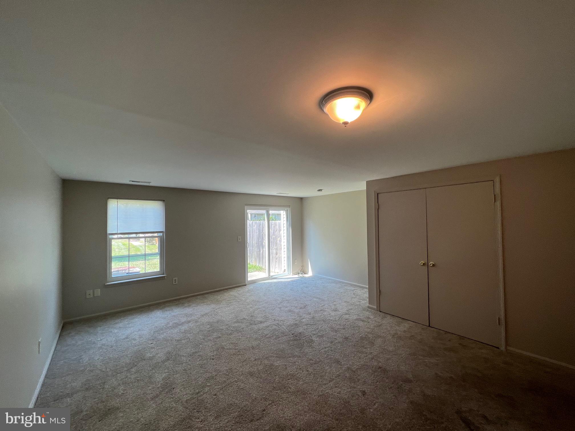 RIVERSIDE - Residential Lease