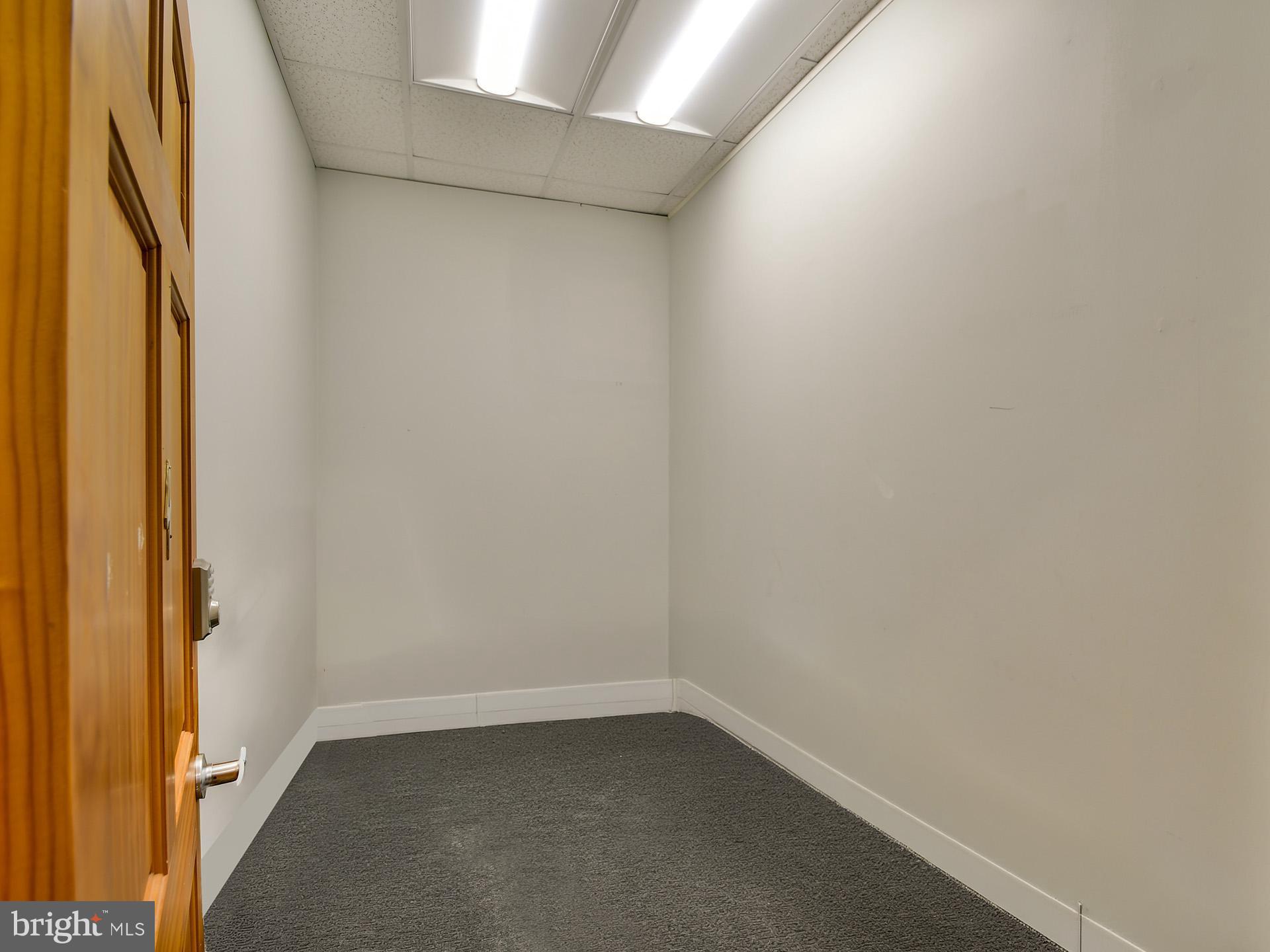 COLUMBIA CORPORATE PARK - Commercial Sale