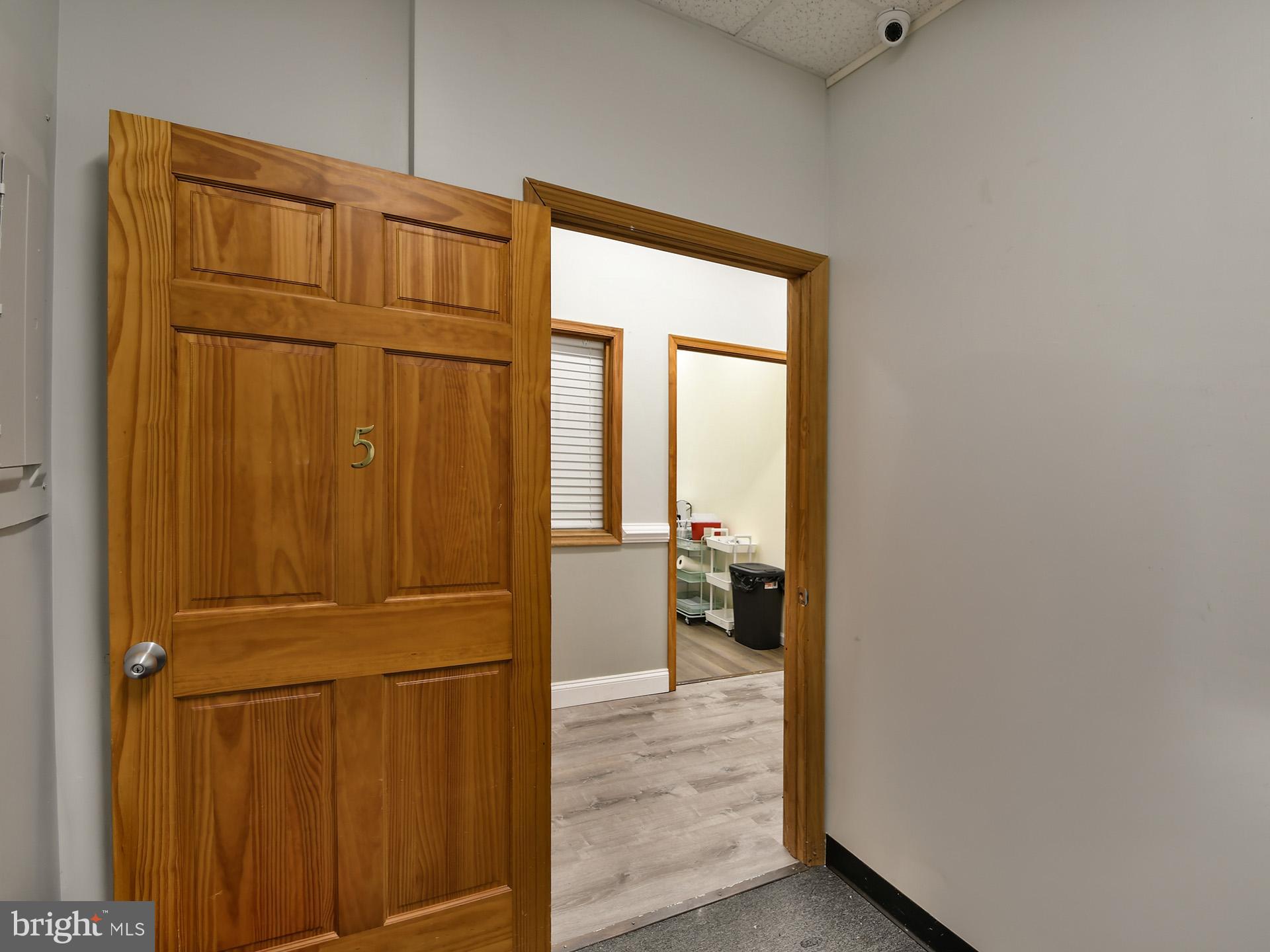 COLUMBIA CORPORATE PARK - Commercial Sale