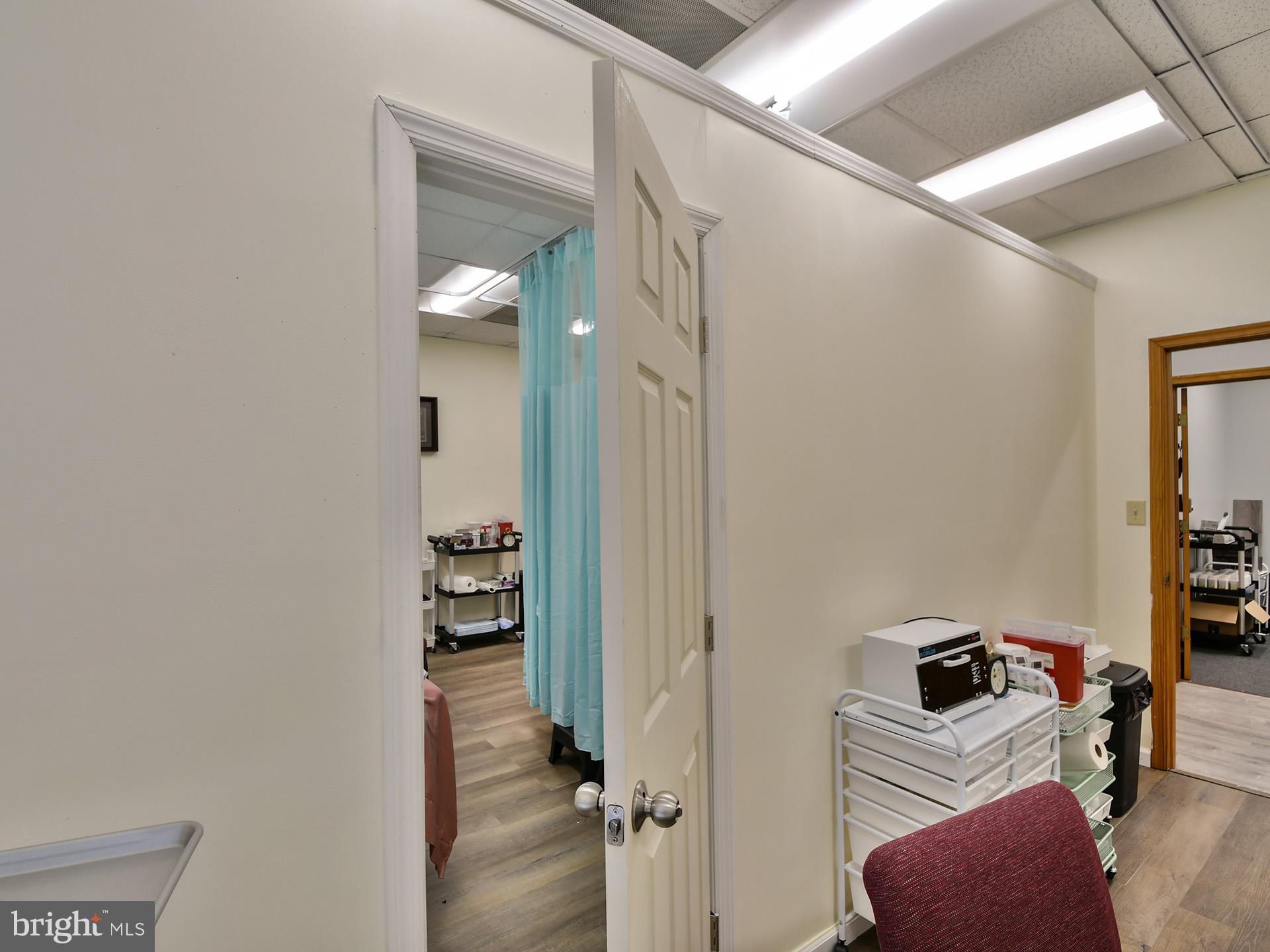 COLUMBIA CORPORATE PARK - Commercial Sale