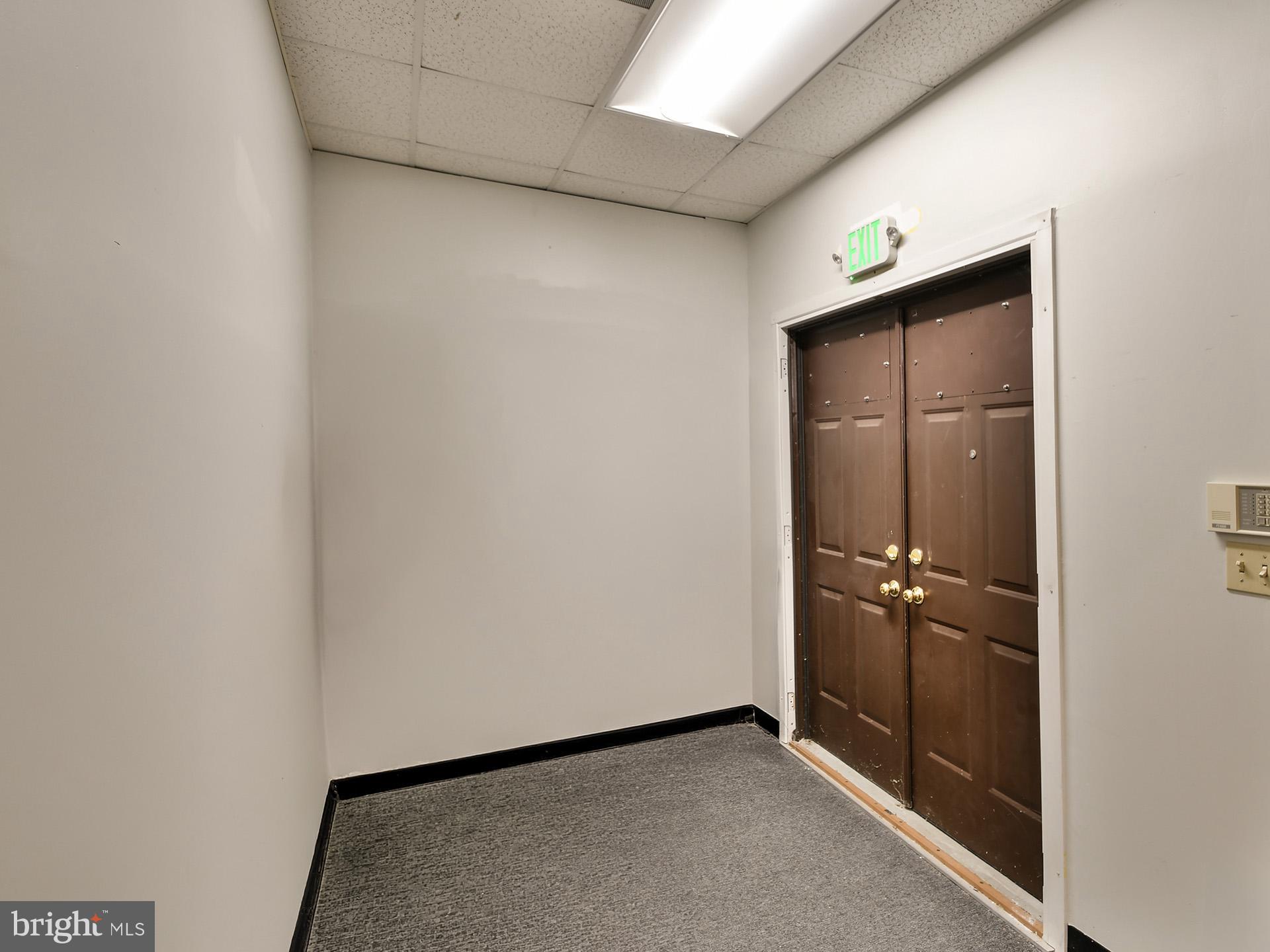 COLUMBIA CORPORATE PARK - Commercial Sale