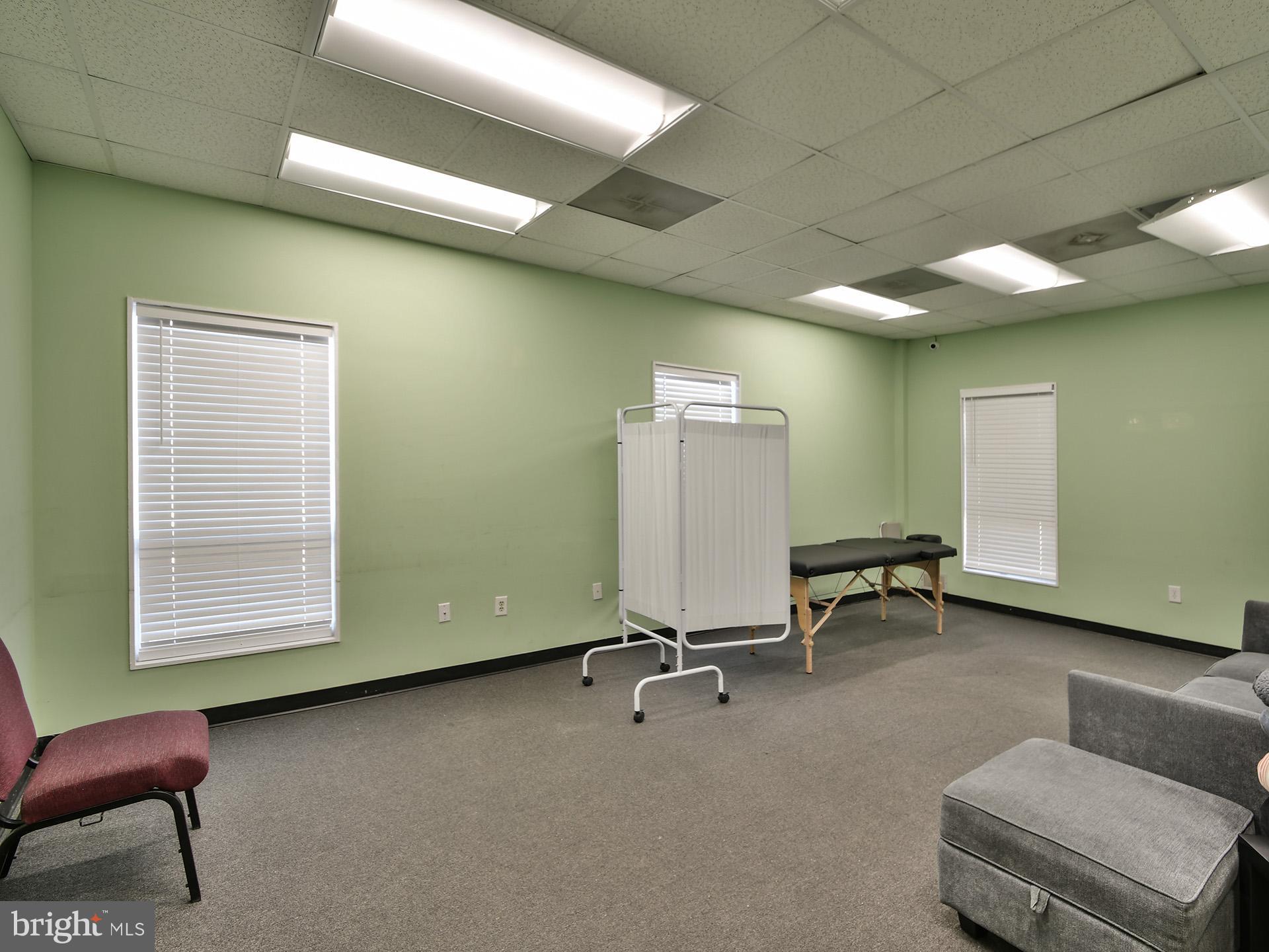 COLUMBIA CORPORATE PARK - Commercial Sale