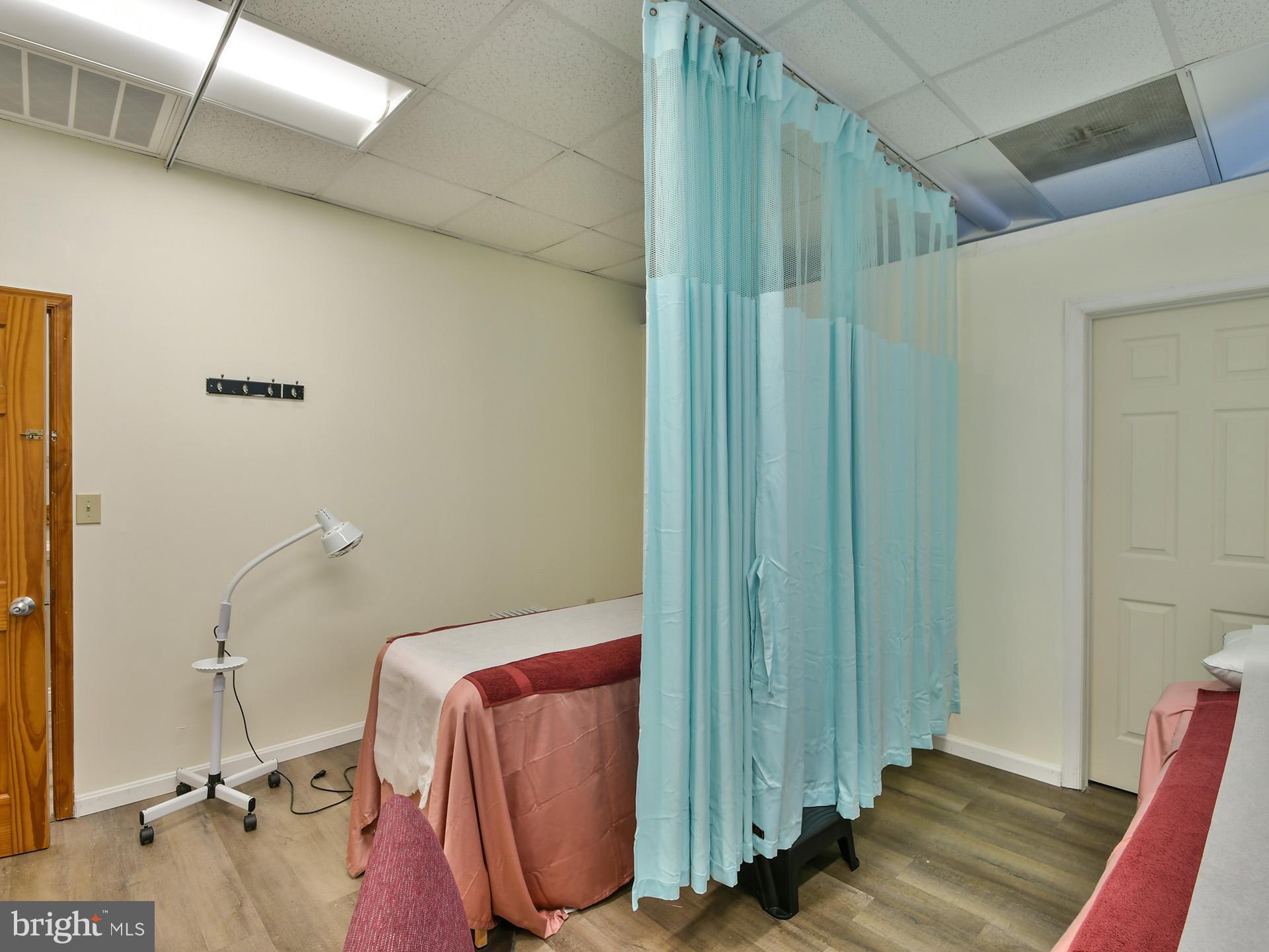 COLUMBIA CORPORATE PARK - Commercial Sale