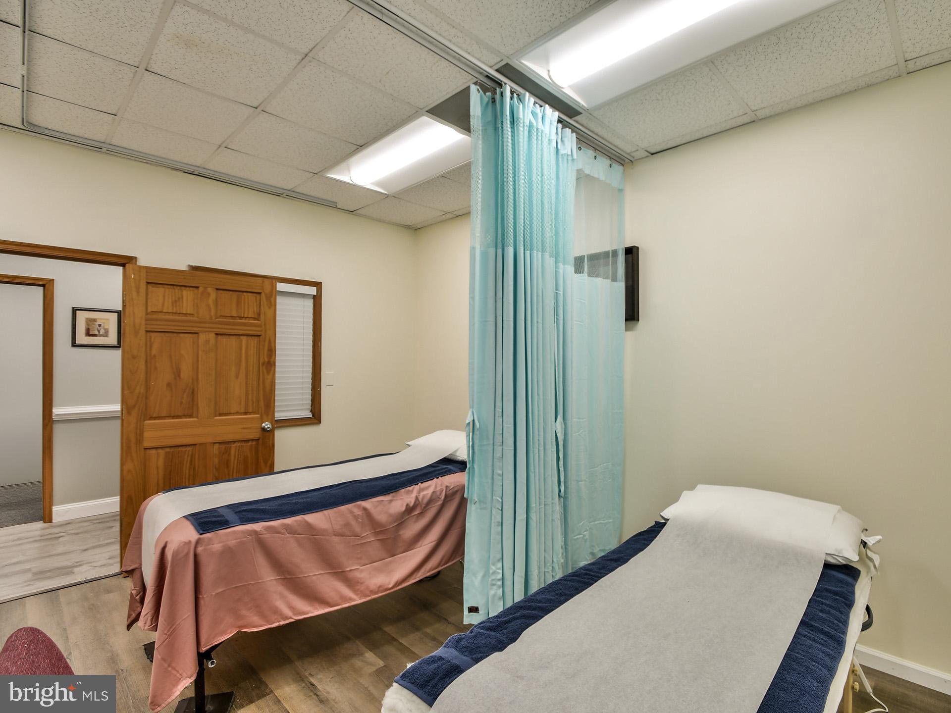 COLUMBIA CORPORATE PARK - Commercial Sale