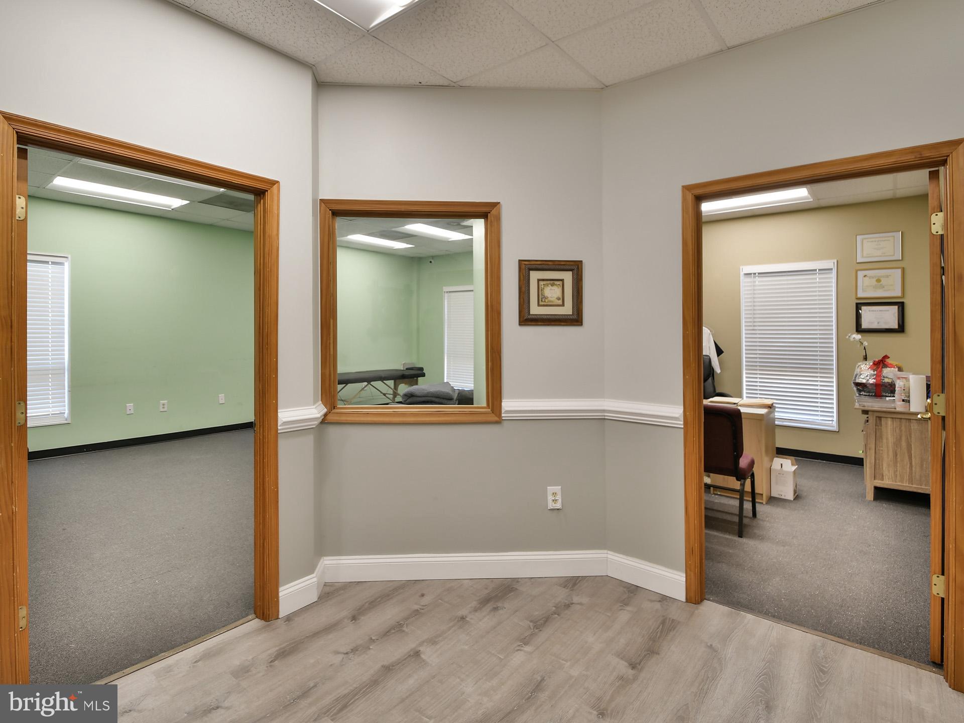 COLUMBIA CORPORATE PARK - Commercial Sale