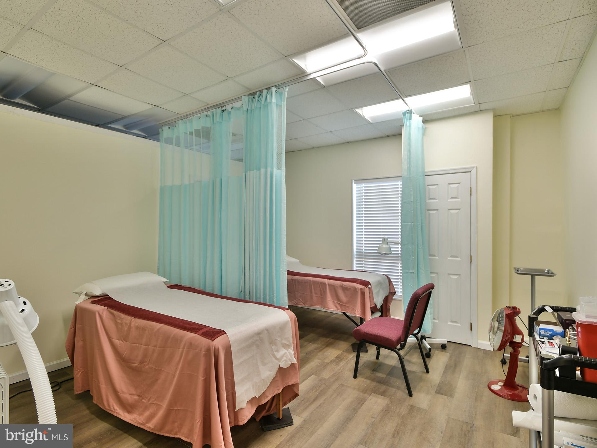 COLUMBIA CORPORATE PARK - Commercial Sale