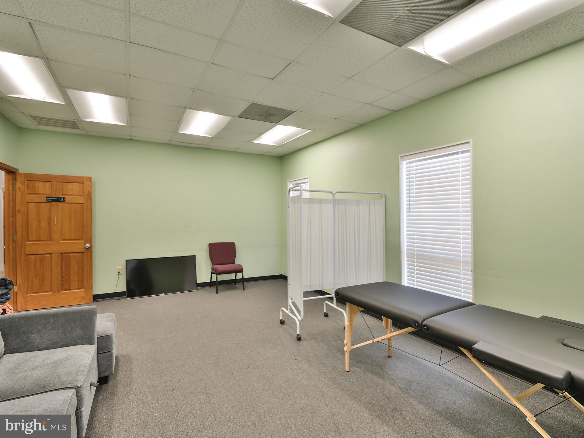 COLUMBIA CORPORATE PARK - Commercial Sale