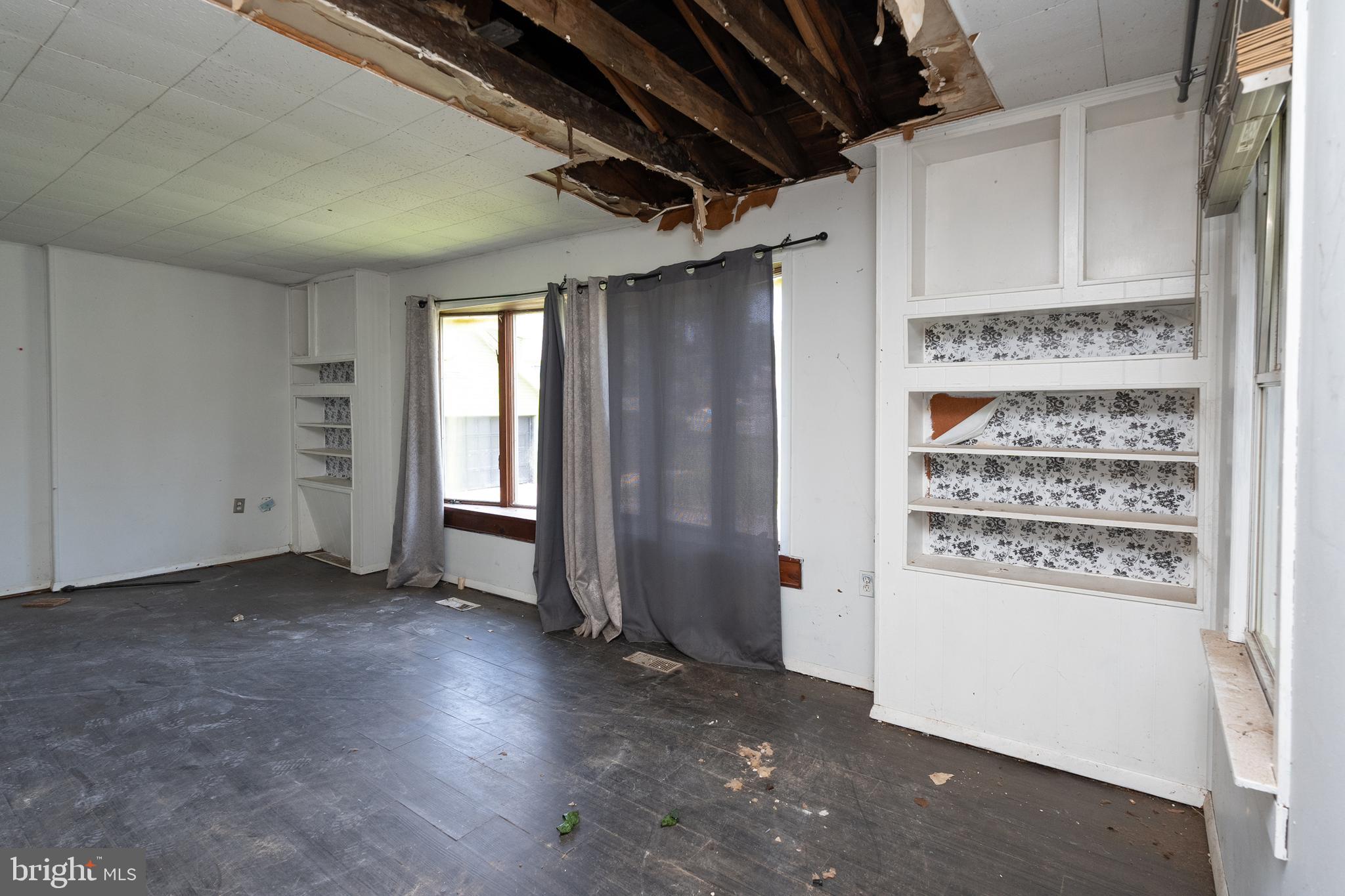 747 -745 VALLEY GREEN AVENUE