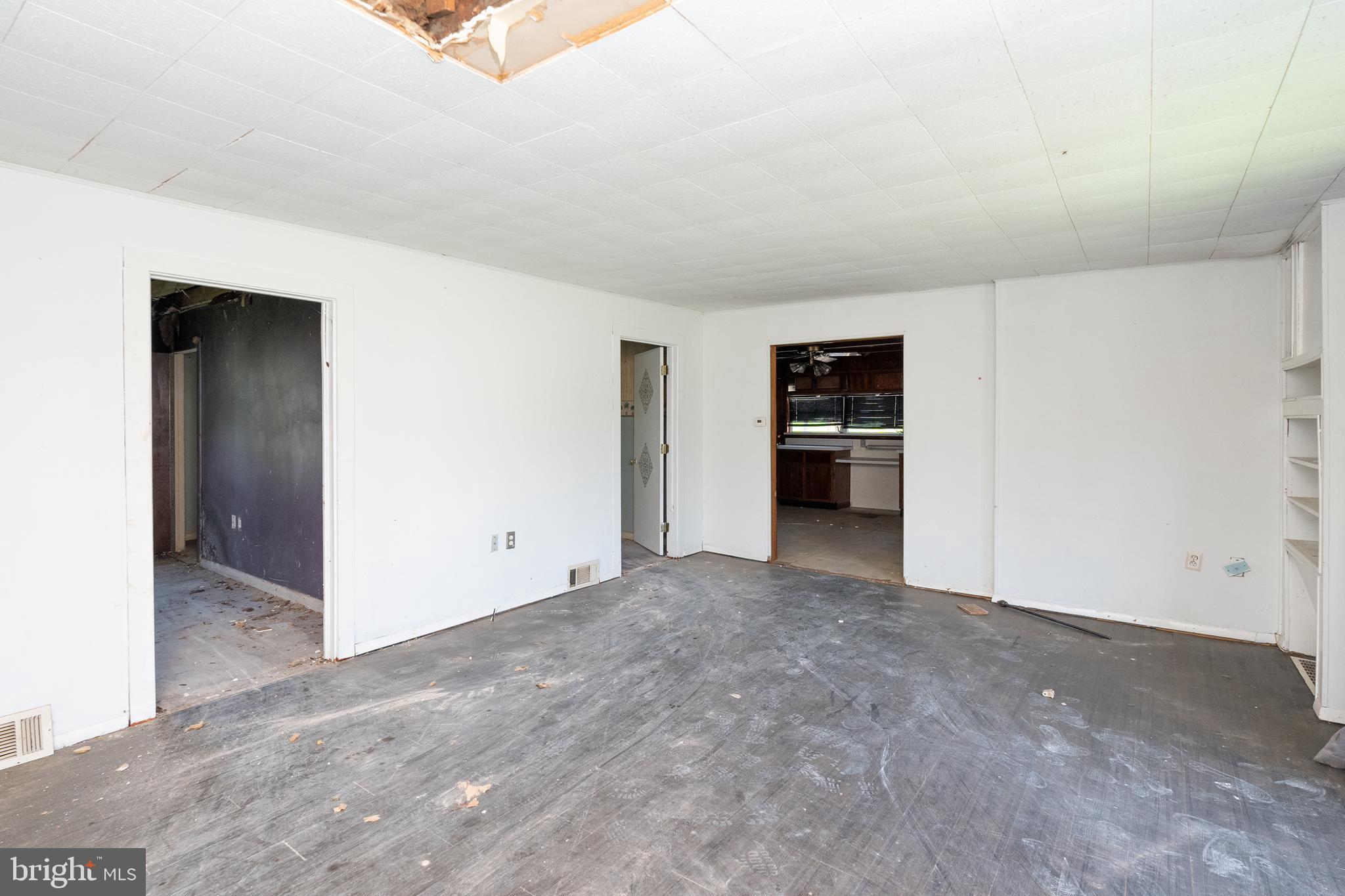 747 -745 VALLEY GREEN AVENUE